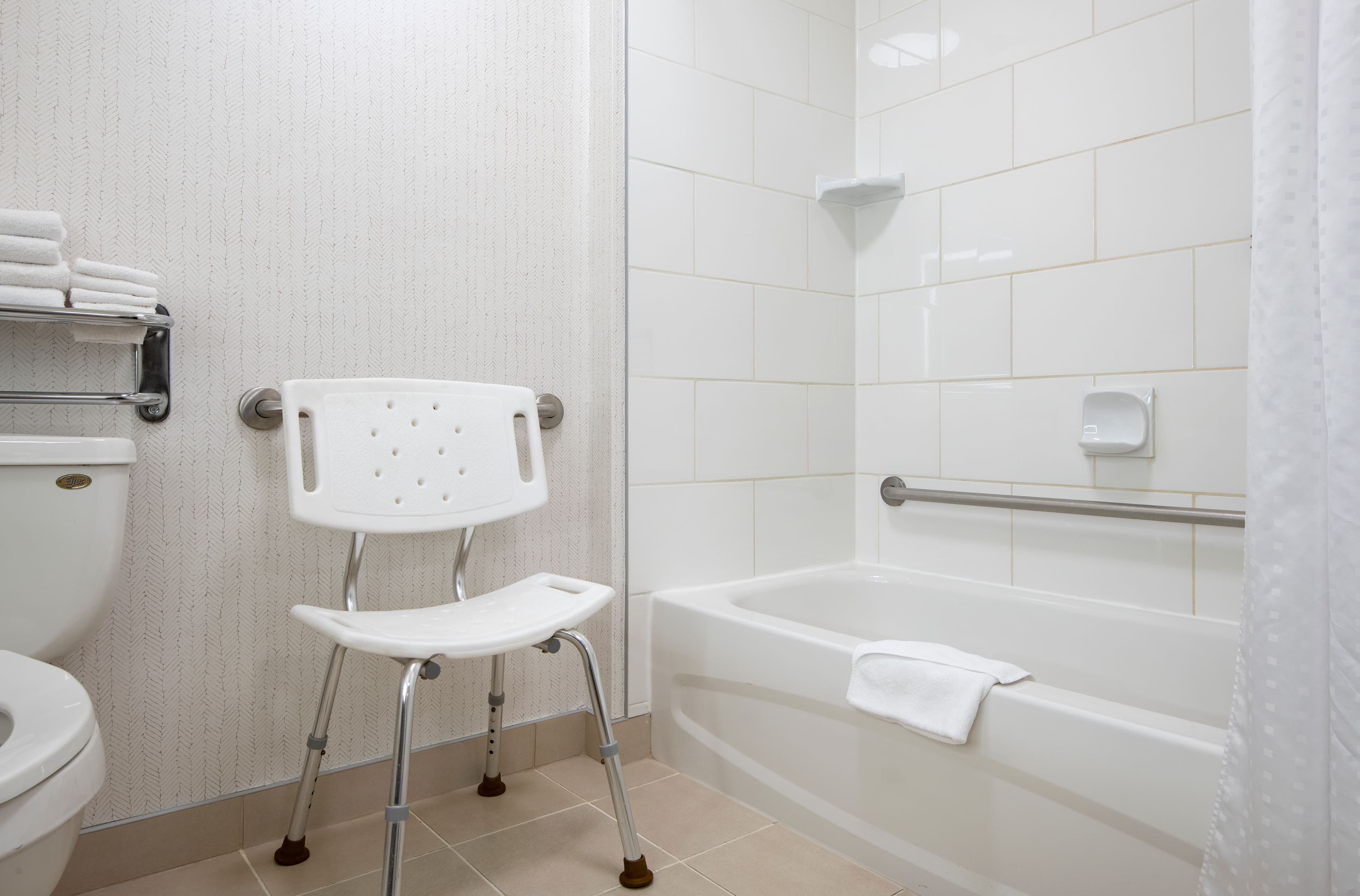 Holiday Inn & Suites Kamloops — 14