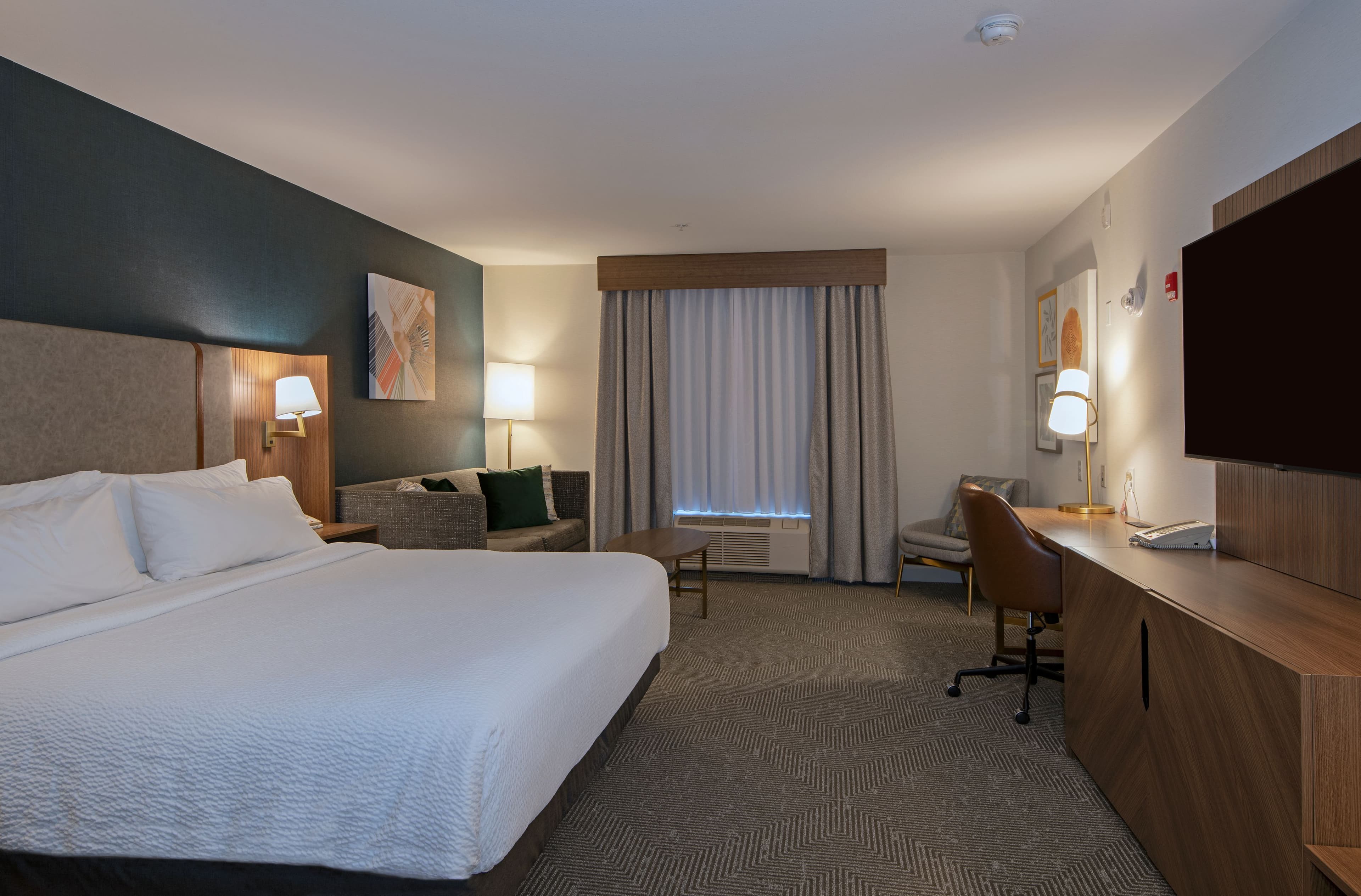 Holiday Inn & Suites Kamloops — 12