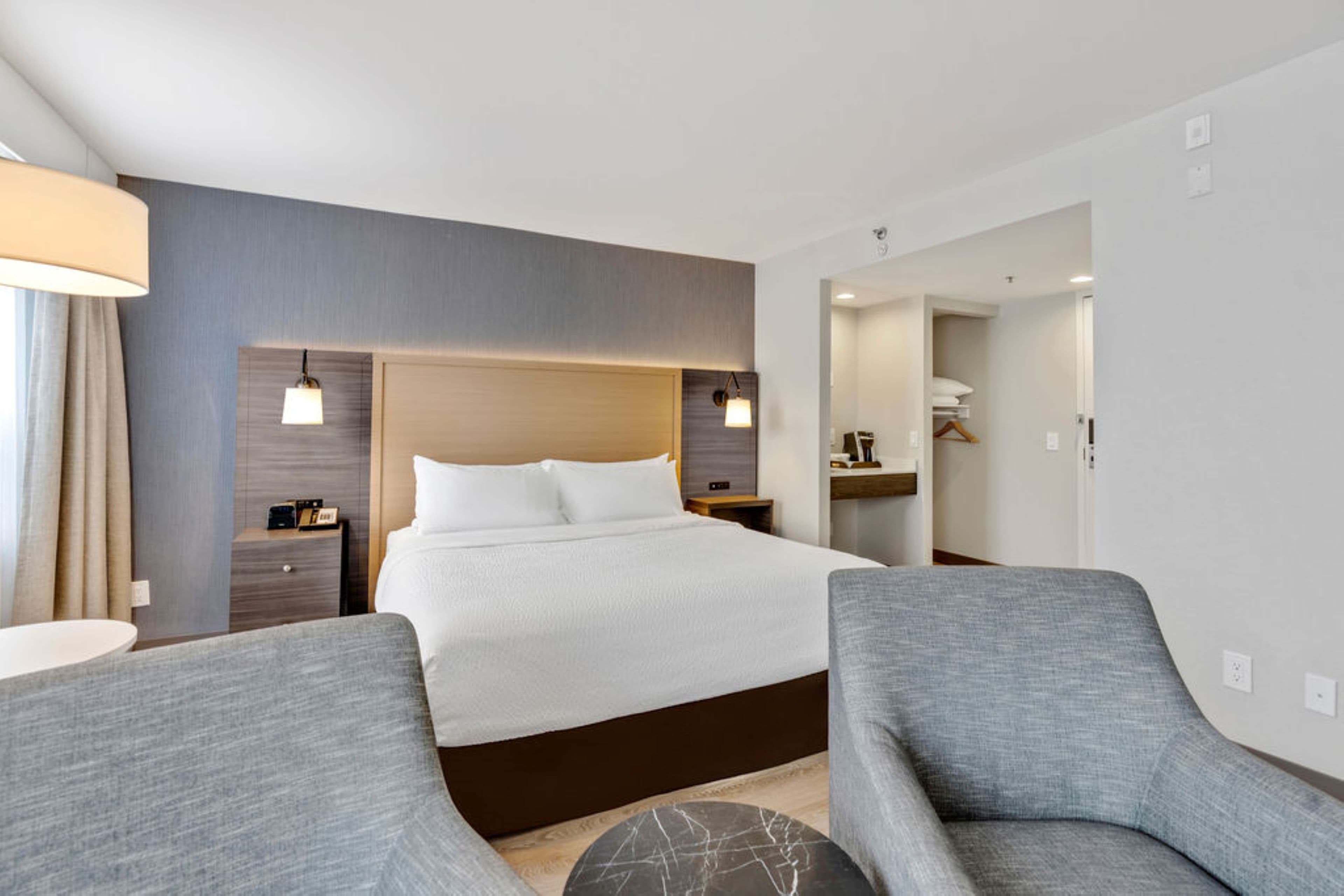 Holiday Inn & Suites Ottawa Kanata — 12