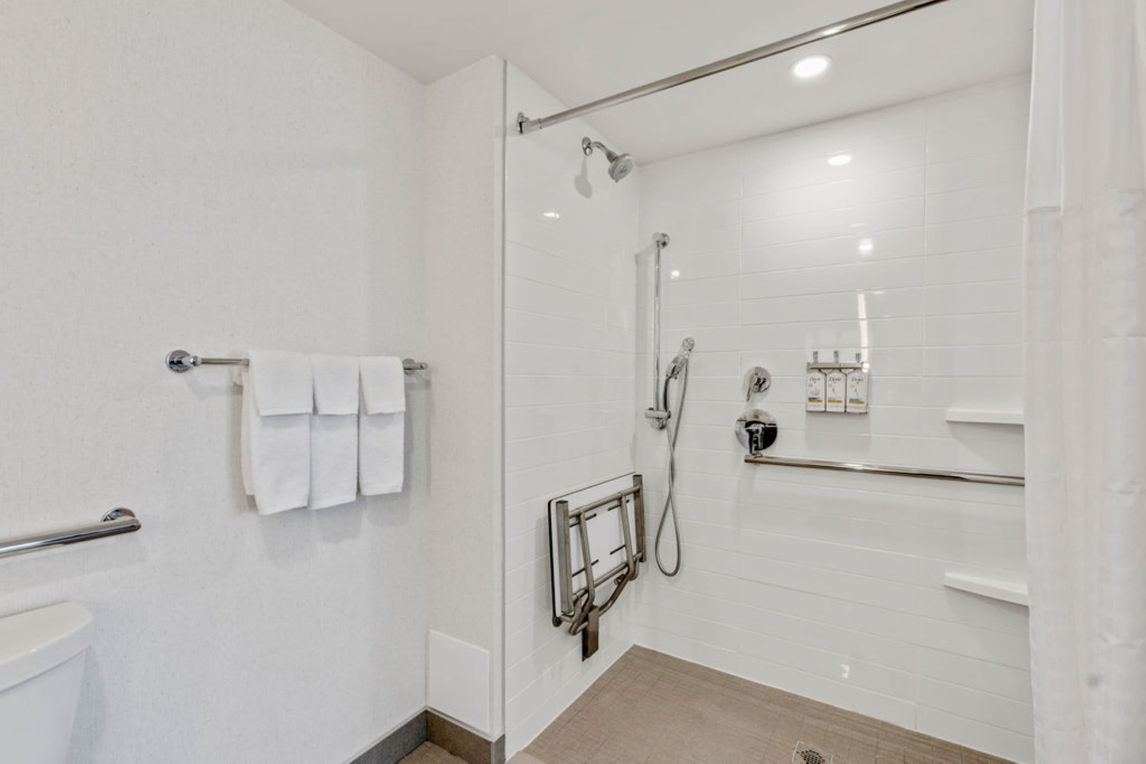 Holiday Inn & Suites Ottawa Kanata — 16