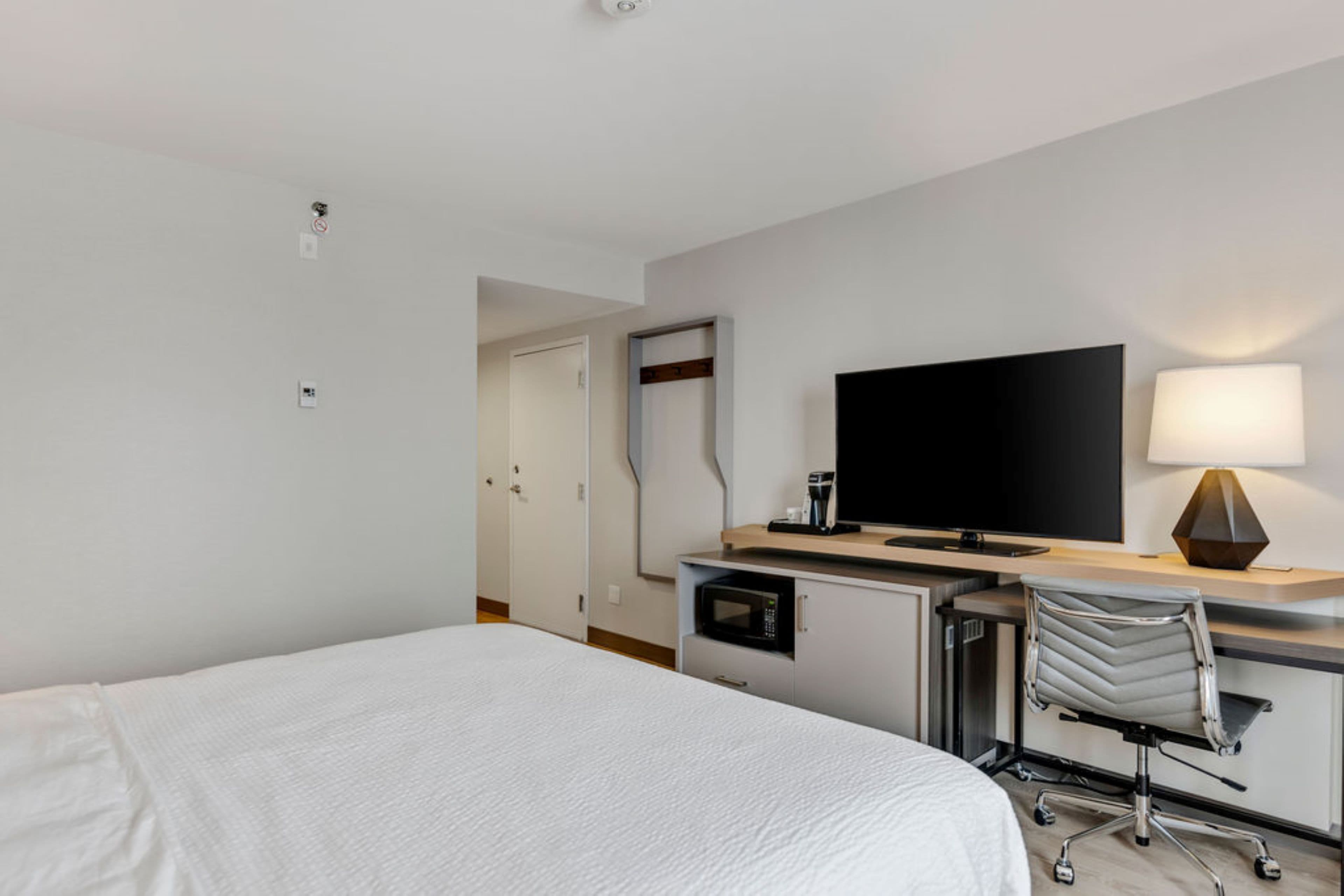 Holiday Inn & Suites Ottawa Kanata — 7