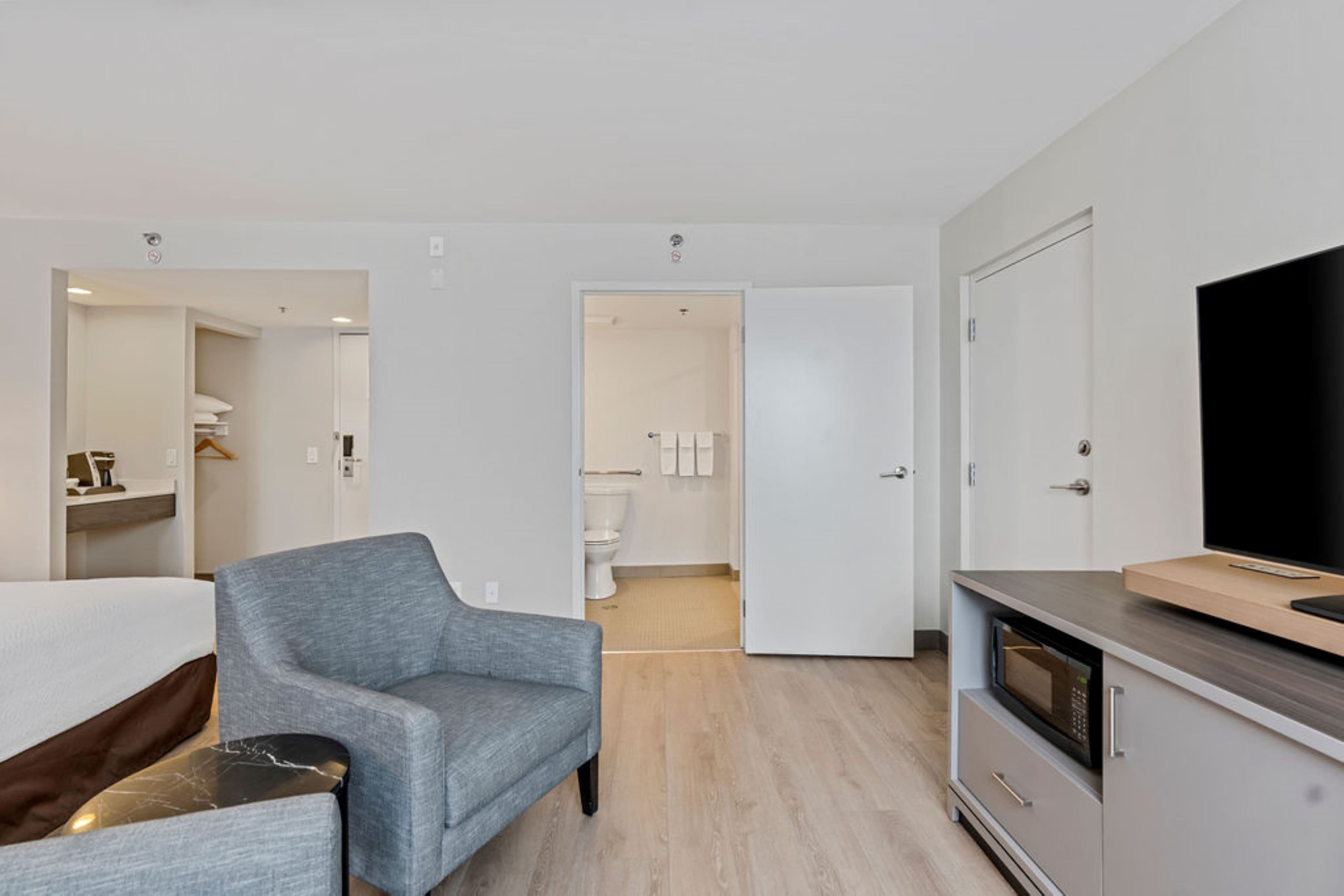 Holiday Inn & Suites Ottawa Kanata — 14