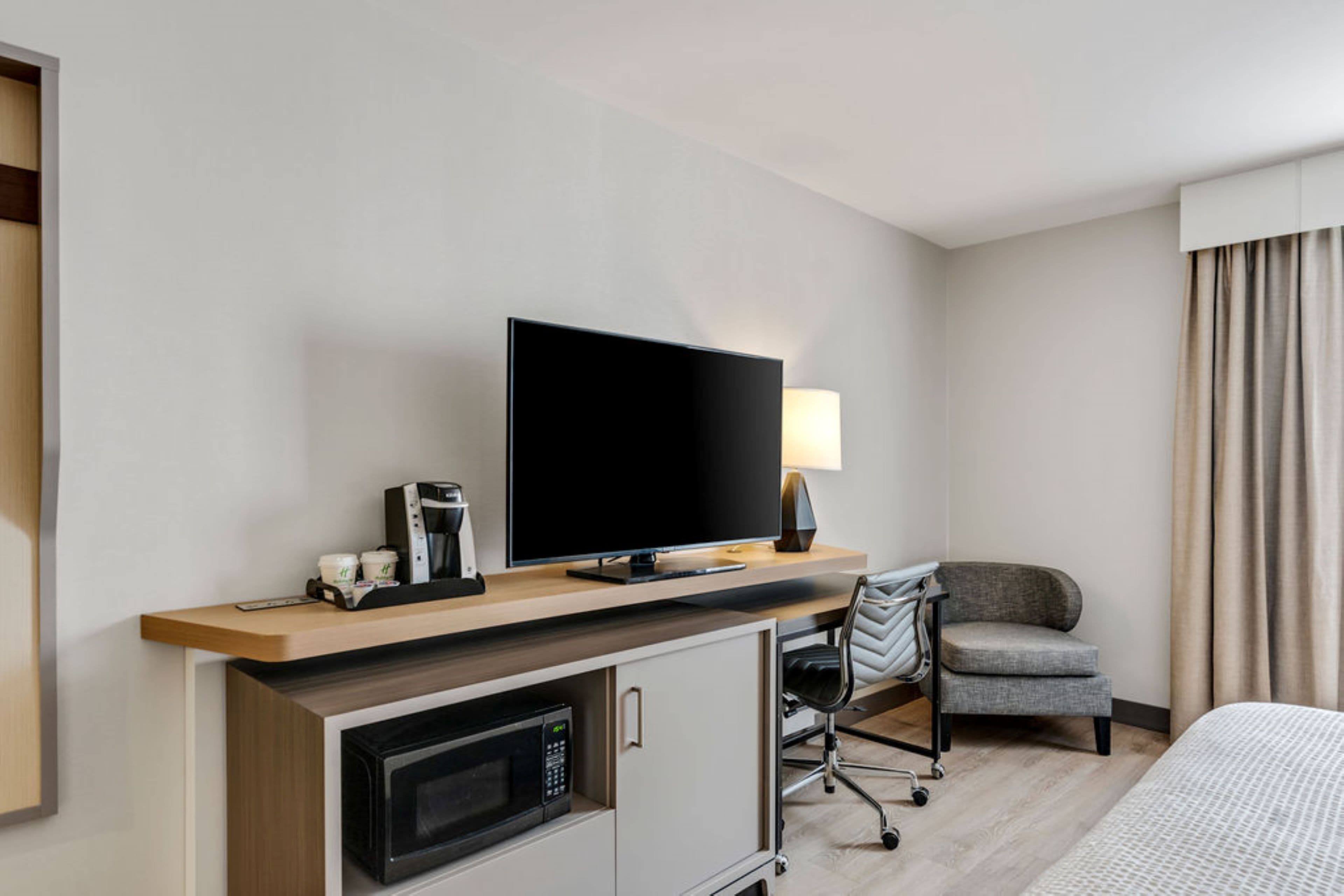 Holiday Inn & Suites Ottawa Kanata — 6