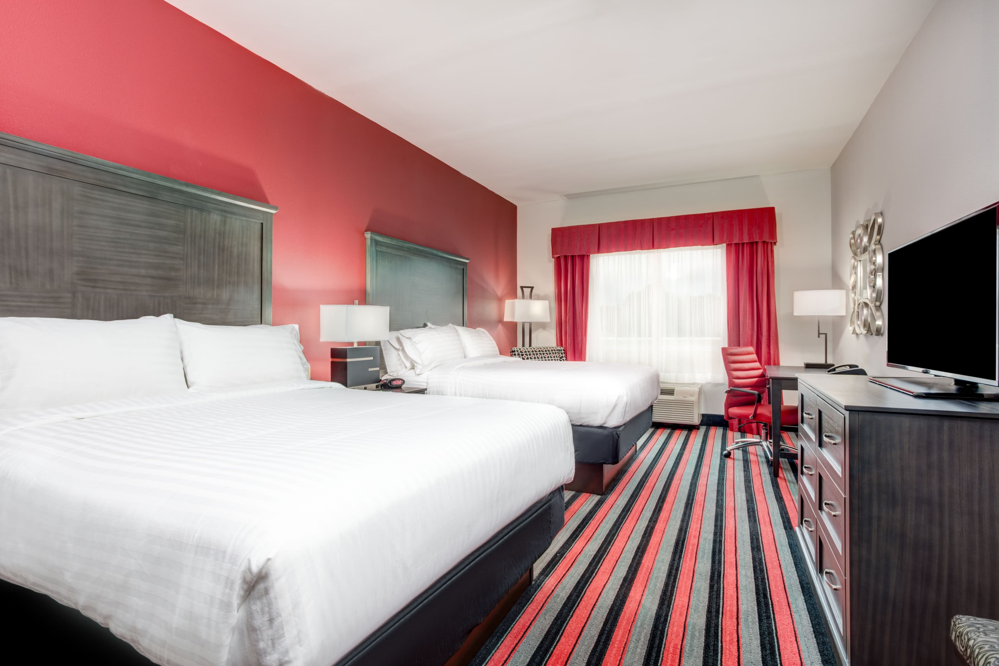 Holiday Inn & Suites Lafayette North — 3