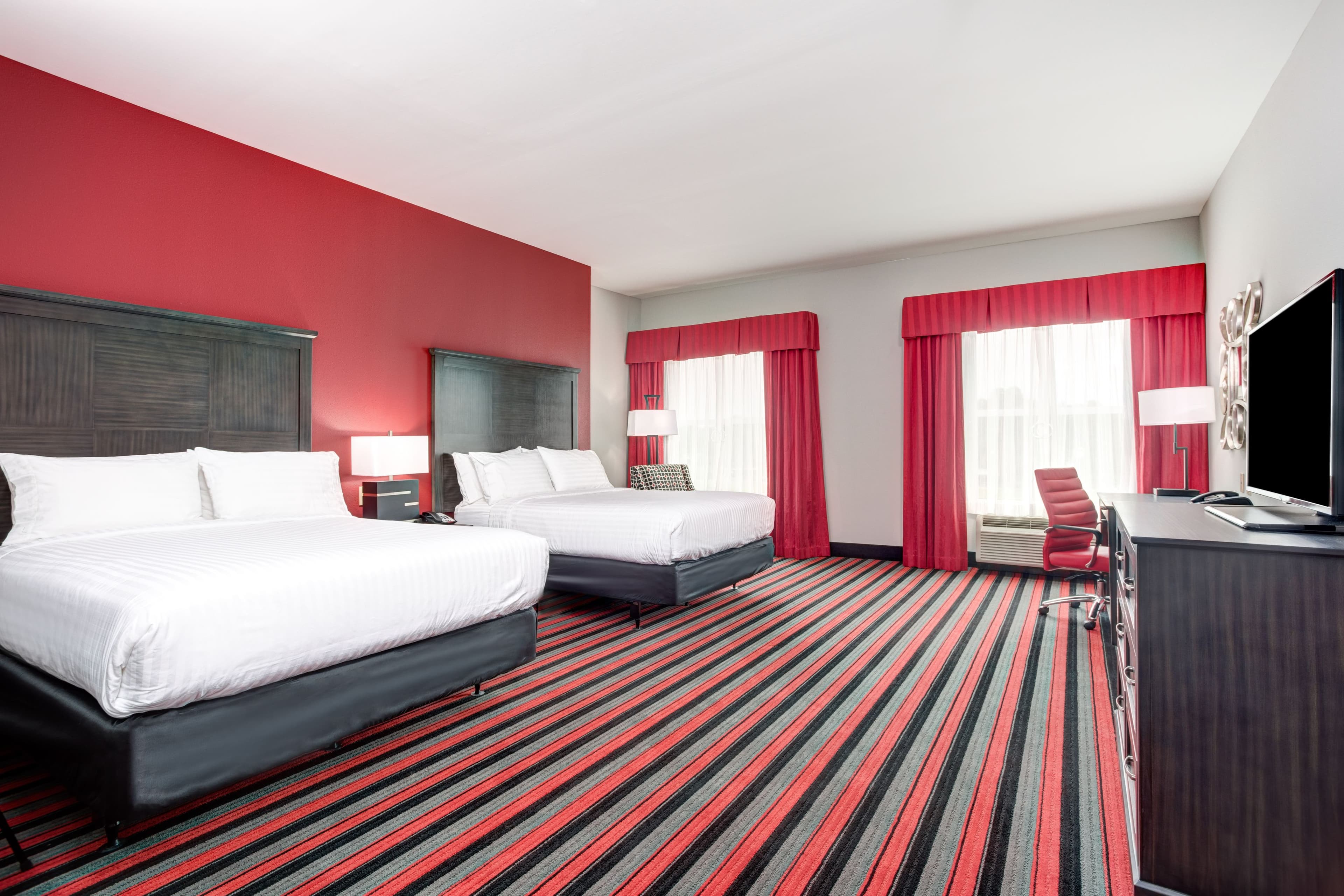 Holiday Inn & Suites Lafayette North — 2