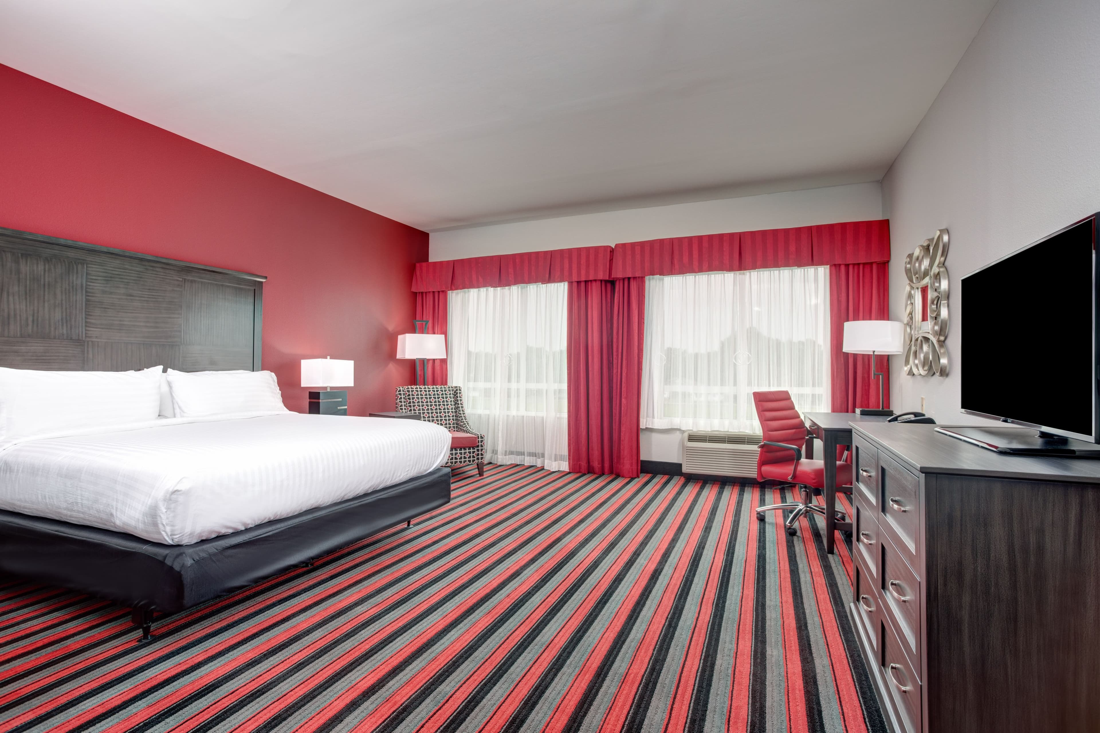 Holiday Inn & Suites Lafayette North — 7