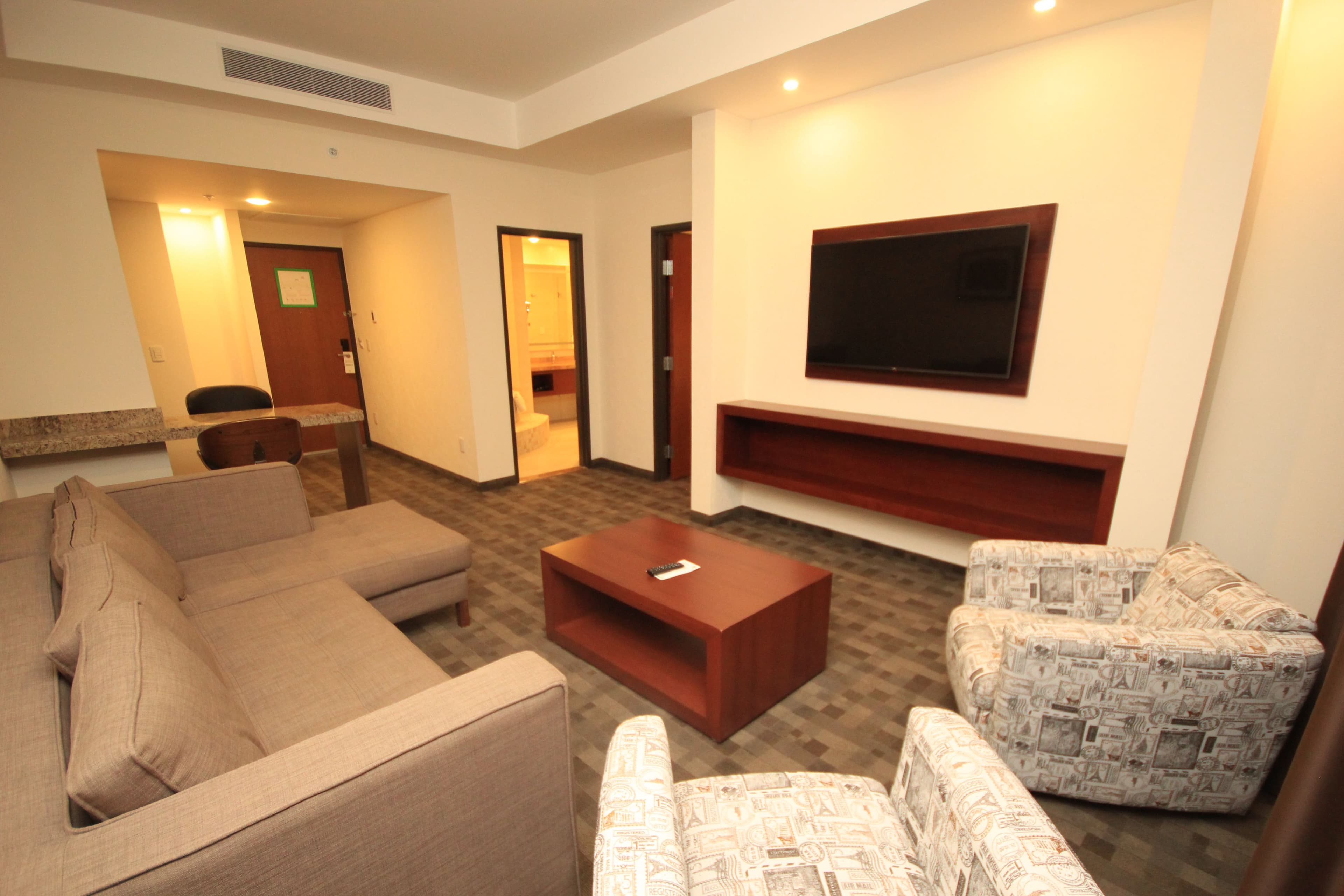 Holiday Inn & Suites Leon Plaza Mayor — 48