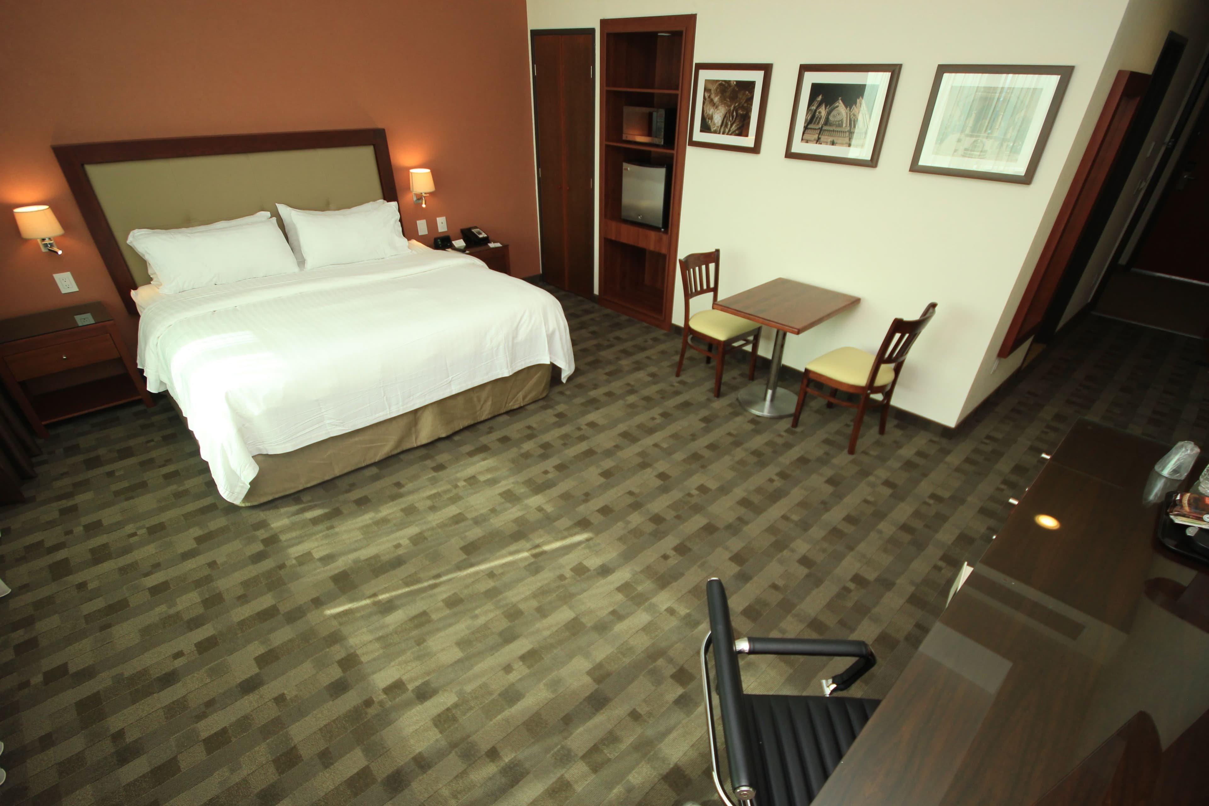 Holiday Inn & Suites Leon Plaza Mayor — 8