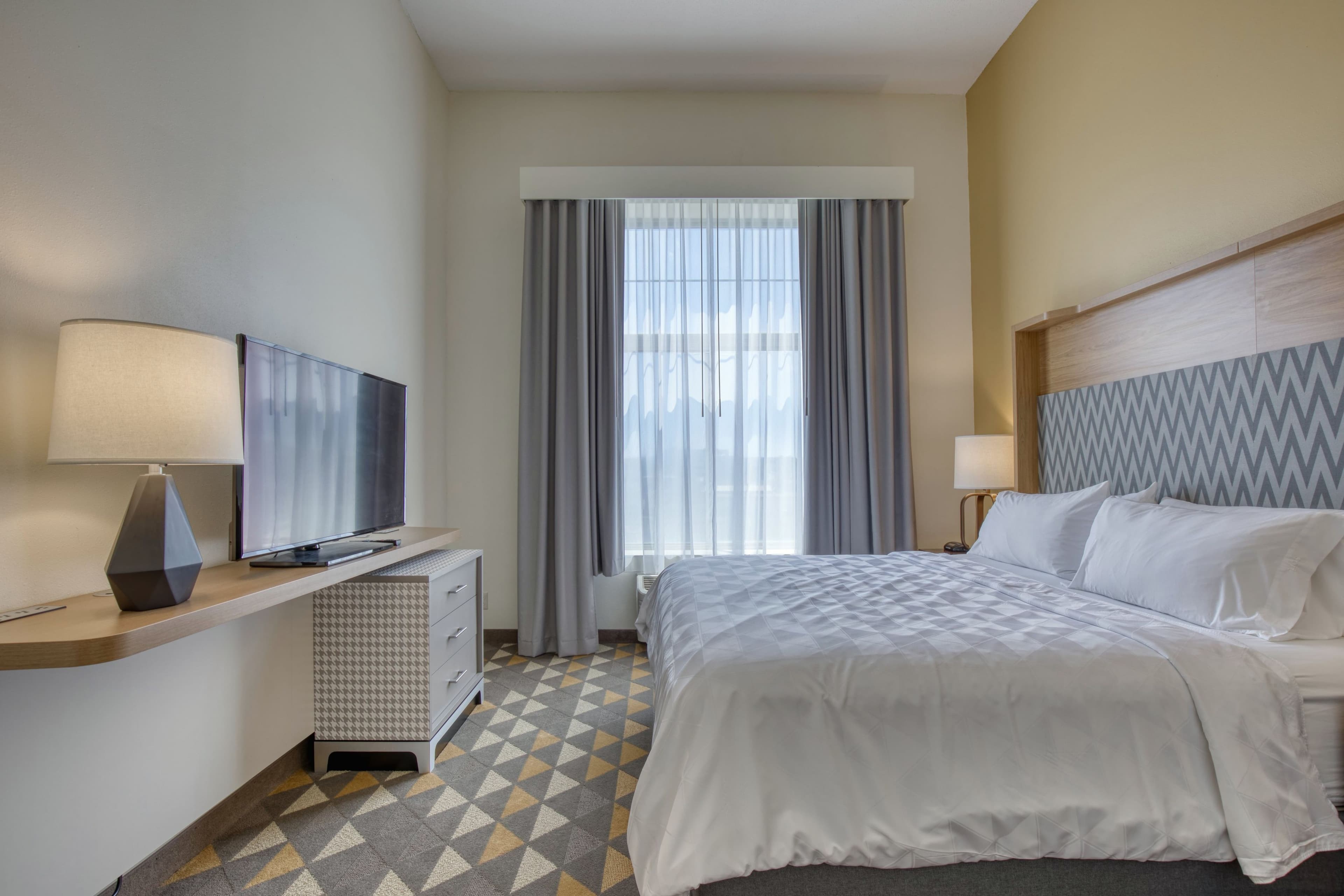 Holiday Inn & Suites Madison West - Middleton — 6