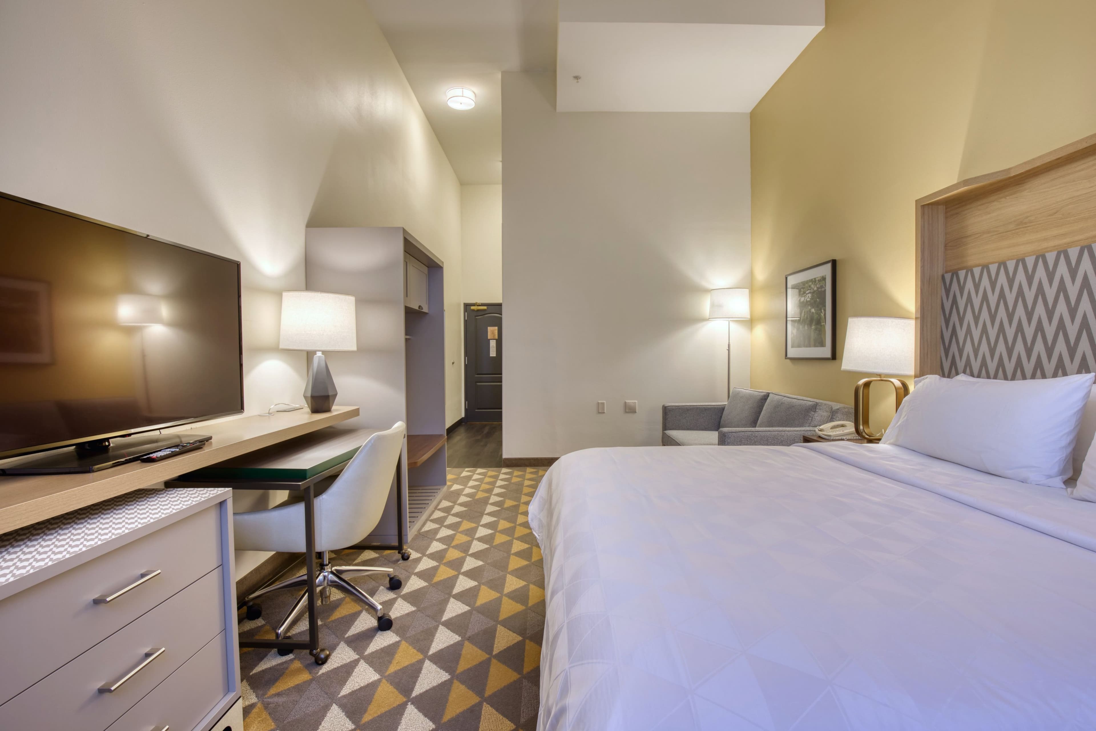 Holiday Inn & Suites Madison West - Middleton — 8