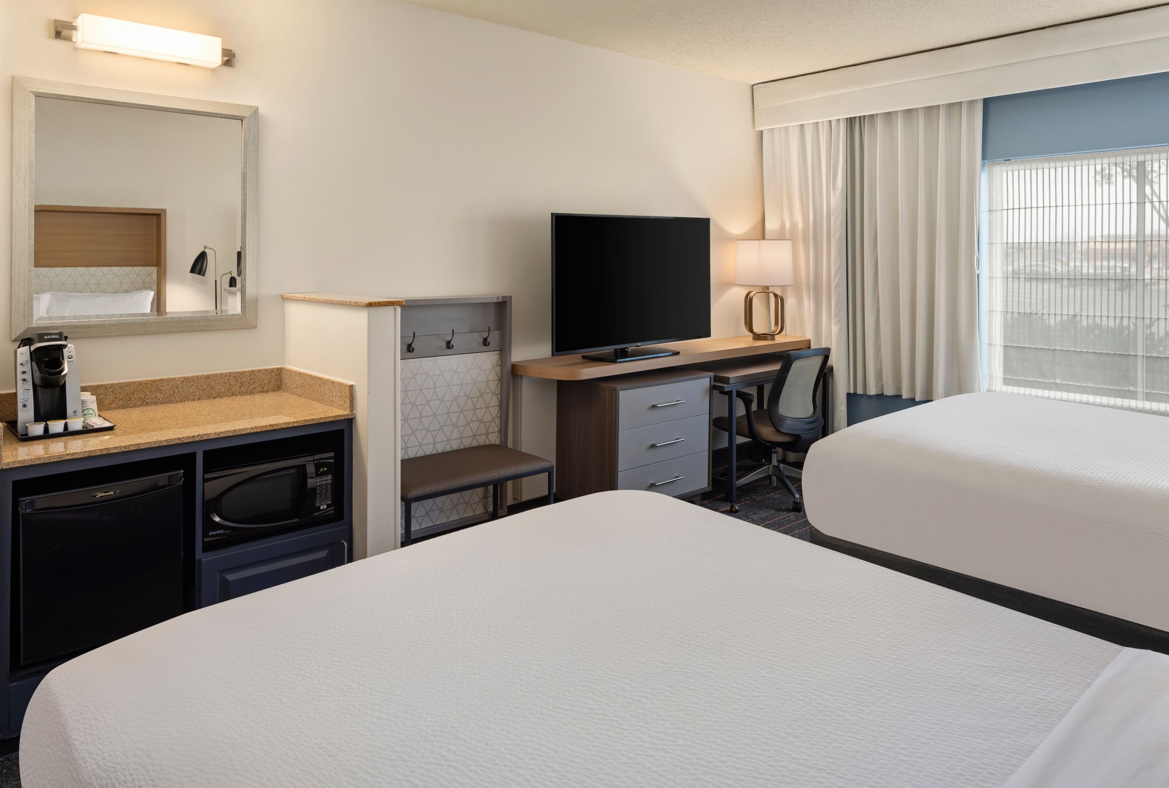 Holiday Inn & Suites Maple Grove NW Mpls-Arbor Lks — 32