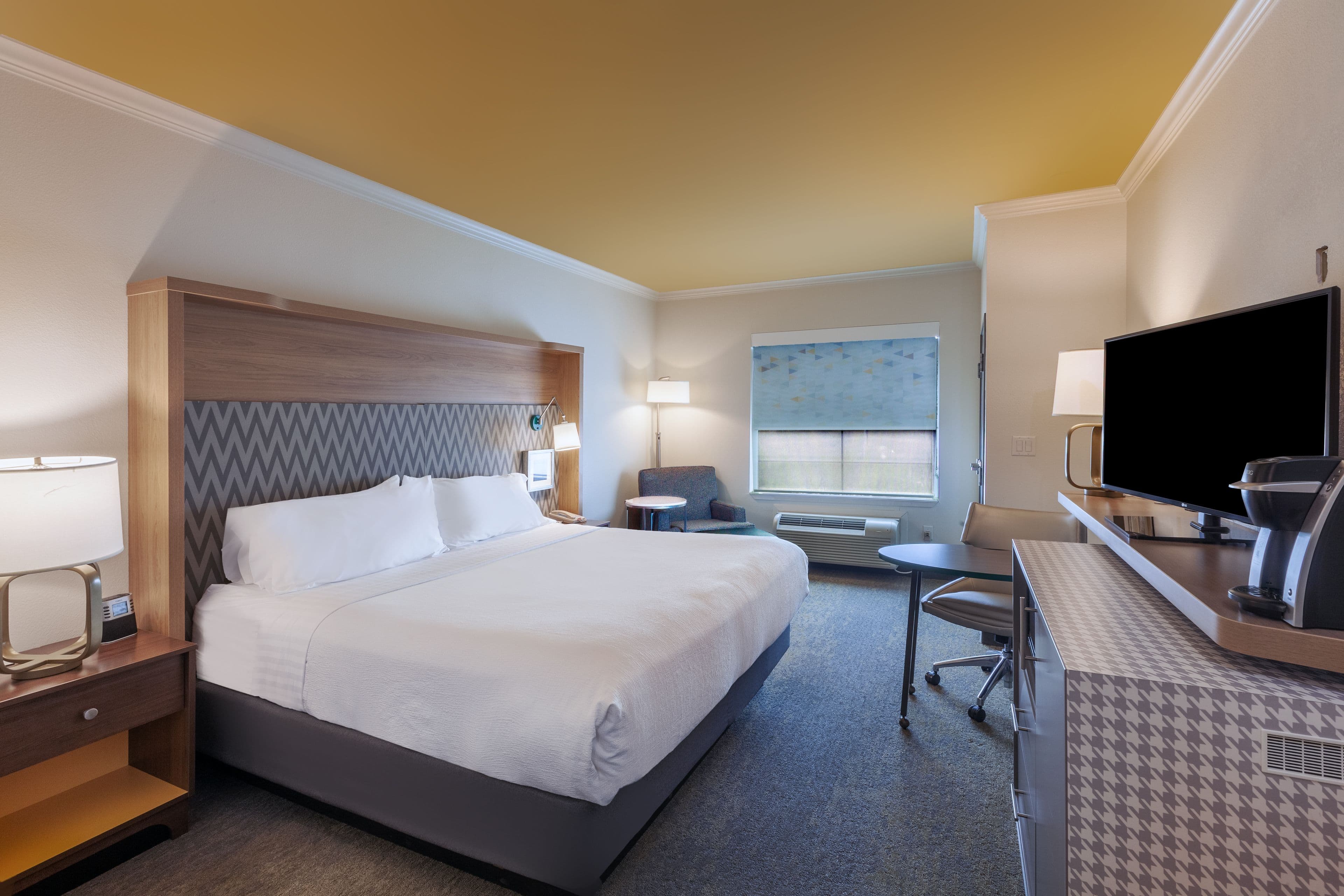 Holiday Inn & Suites McKinney - N Allen - Image 2