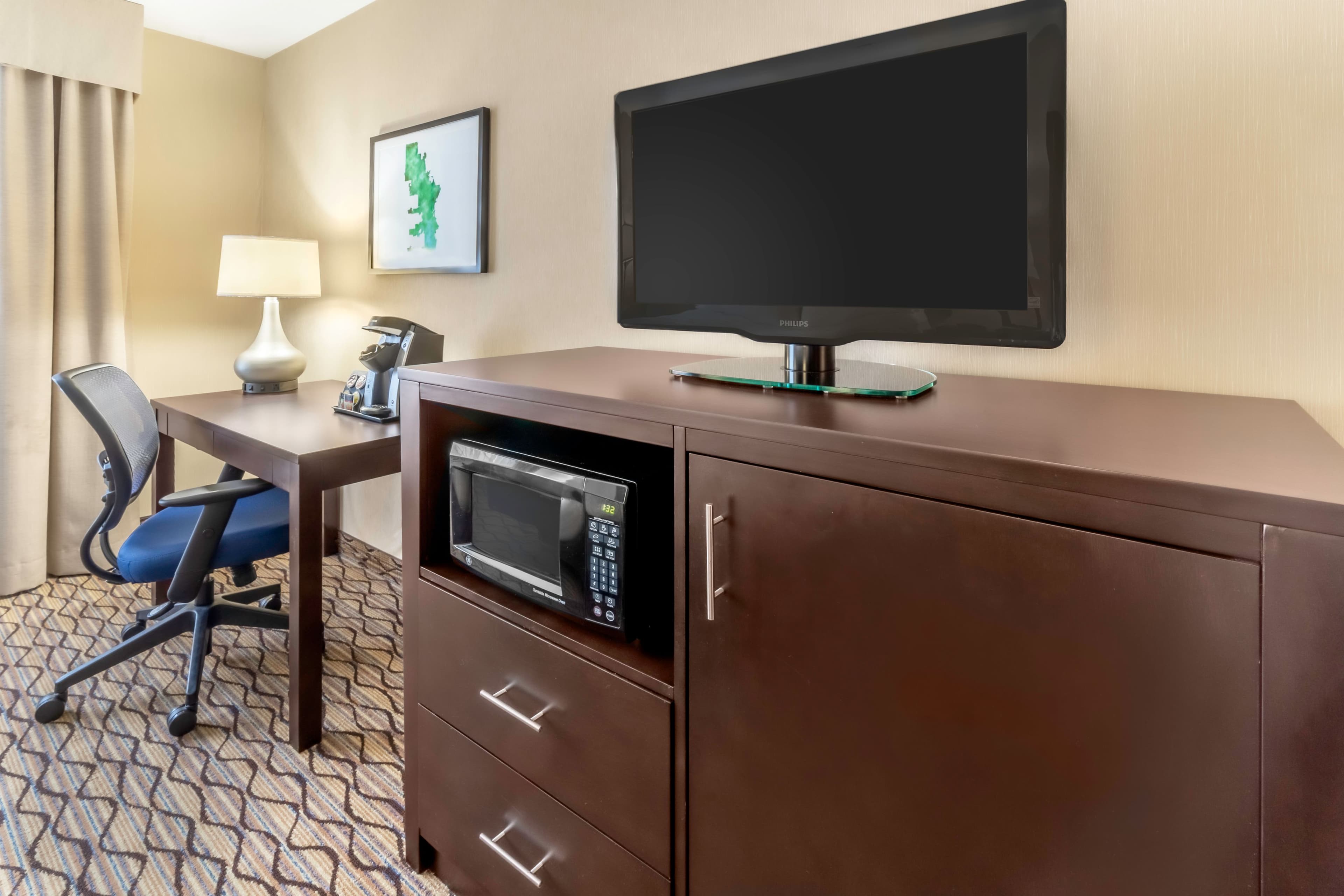 Holiday Inn & Suites Milwaukee Airport — 16