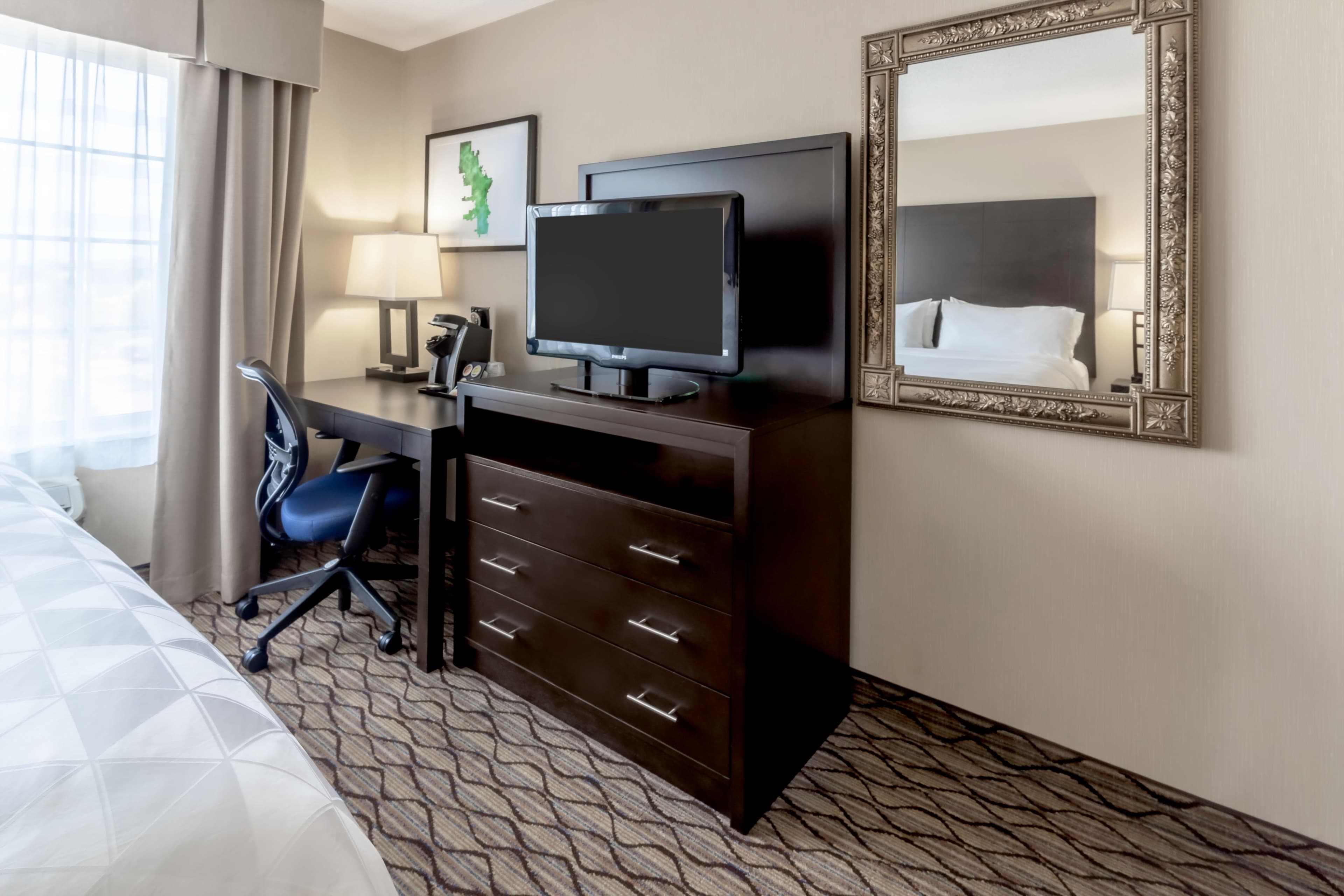 Holiday Inn & Suites Milwaukee Airport — 13