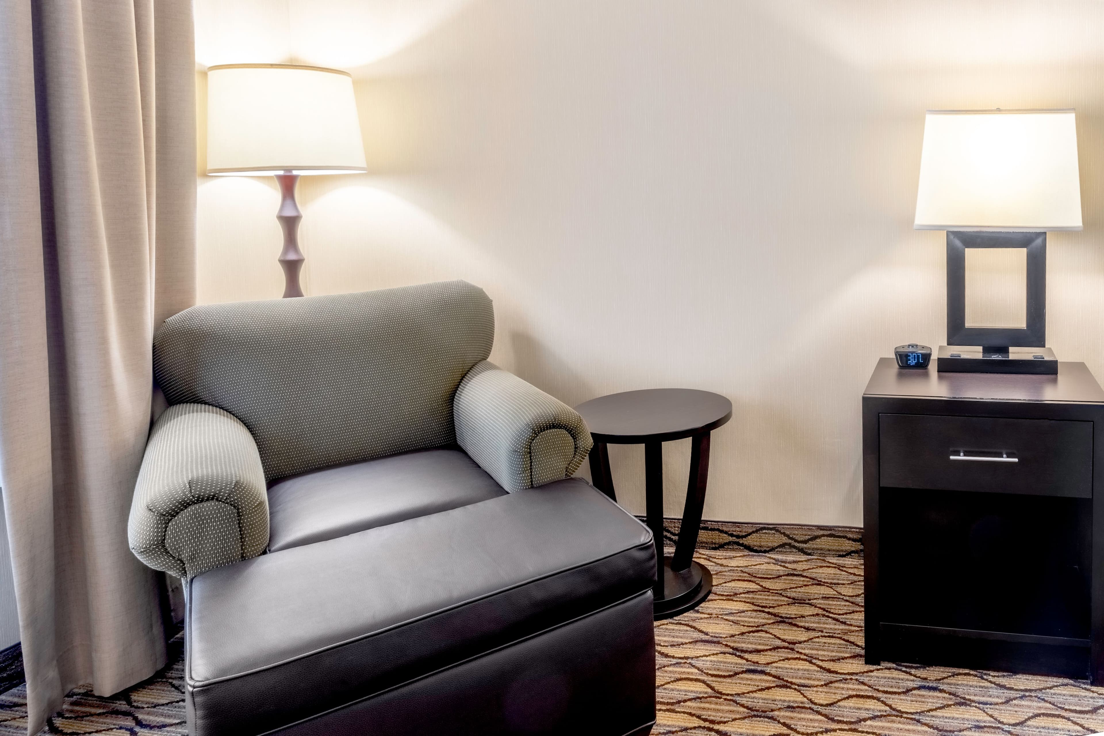 Holiday Inn & Suites Milwaukee Airport — 6