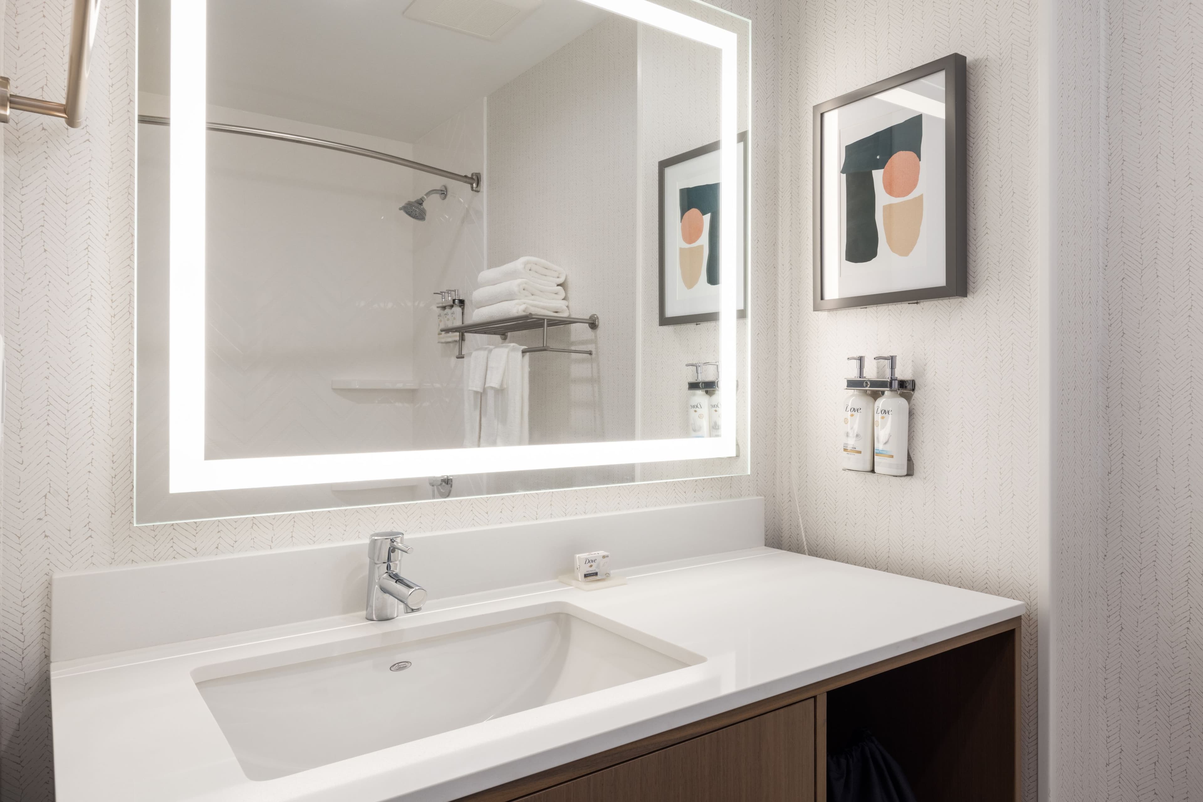 Holiday Inn & Suites Monterey Park - Los Angeles - Image 3