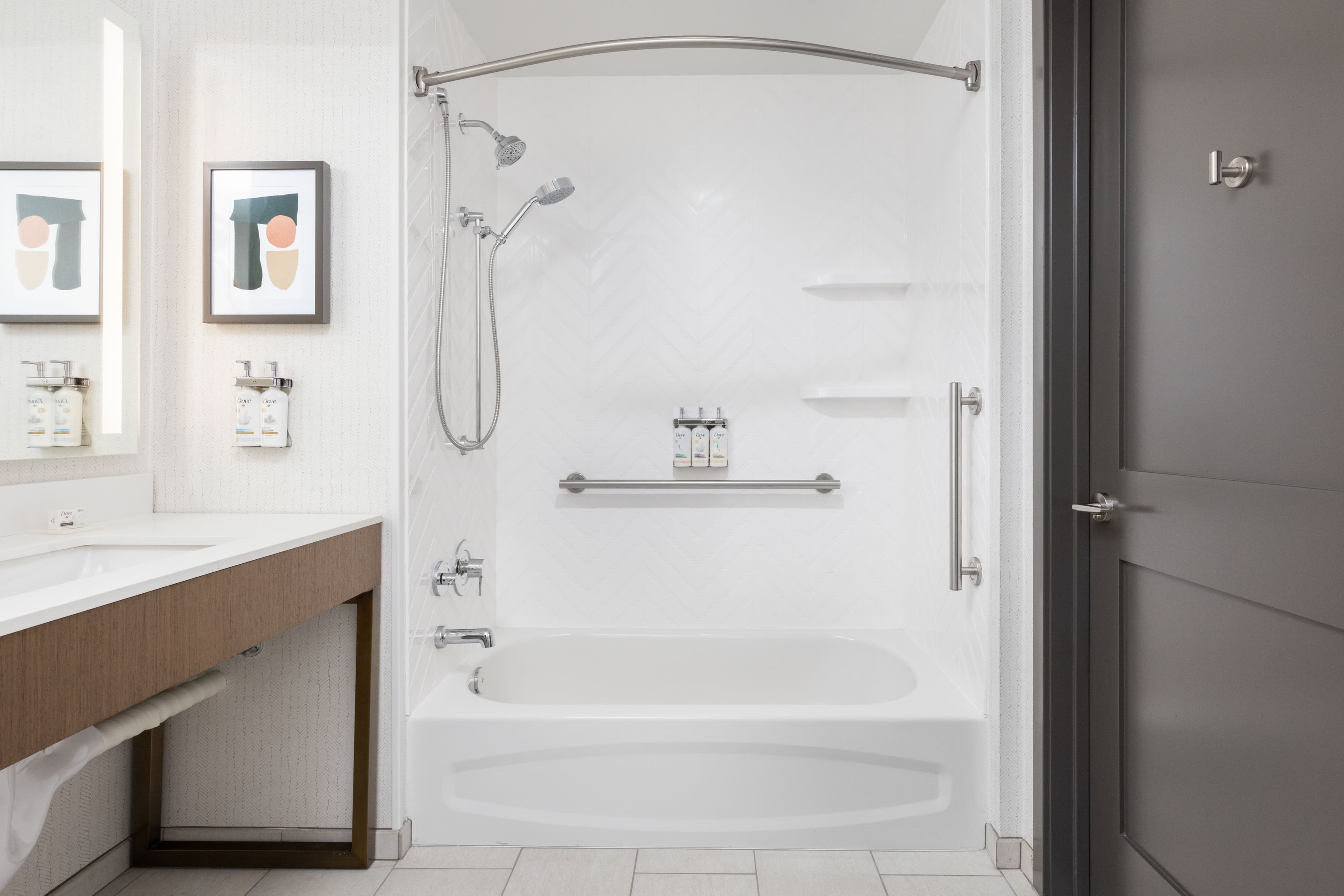2 Queen Standard Communications Mobility Accessible Tub - Image 3
