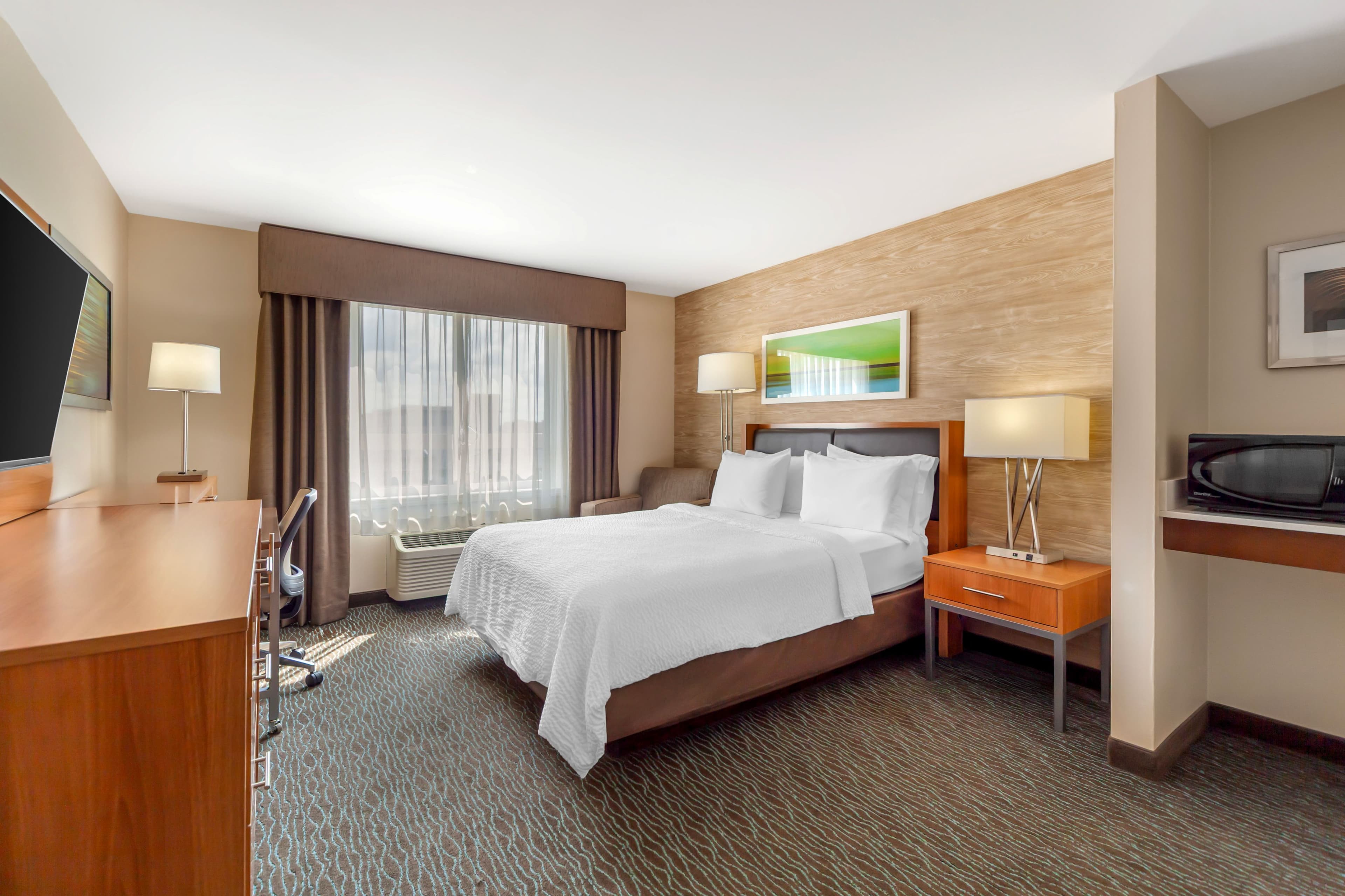 Holiday Inn & Suites Edmonton Arpt - Conference Ctr — 9