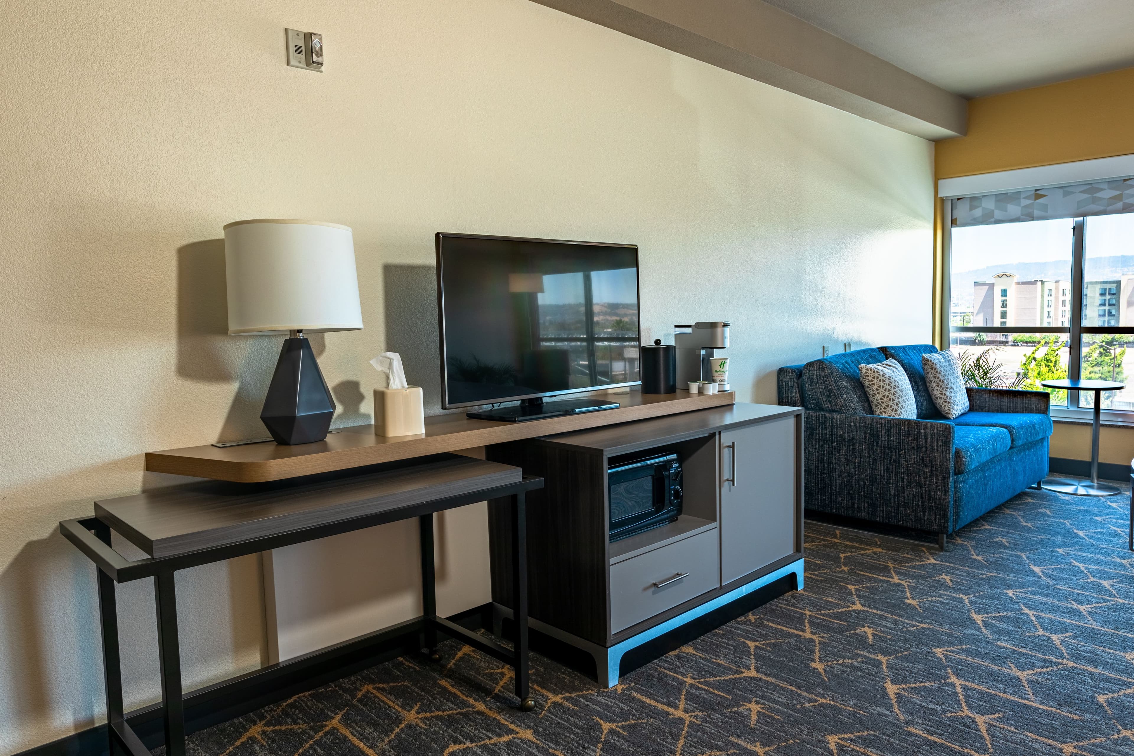 Holiday Inn & Suites Oakland - Airport — 14