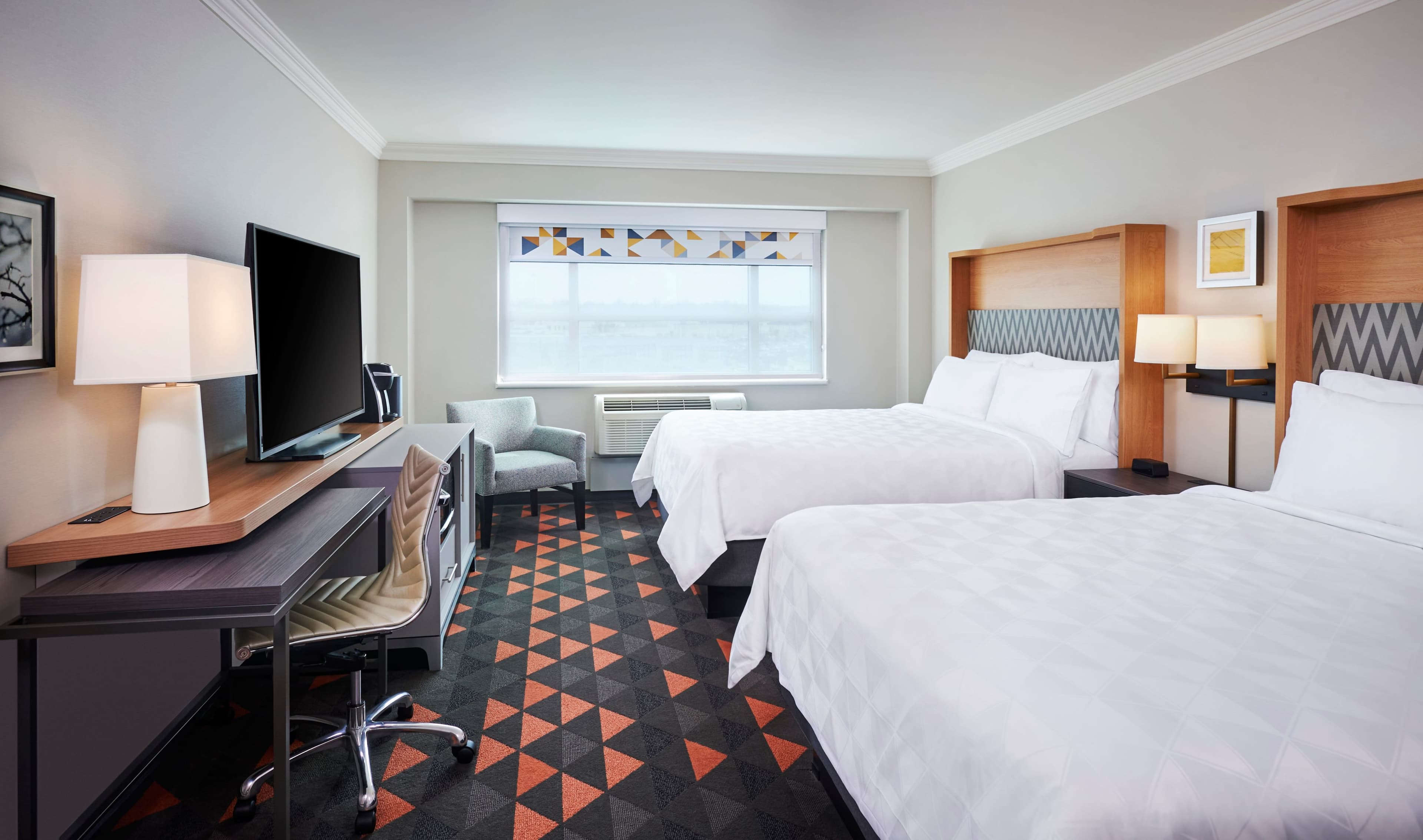 Holiday Inn & Suites Oakville @ Bronte — 17