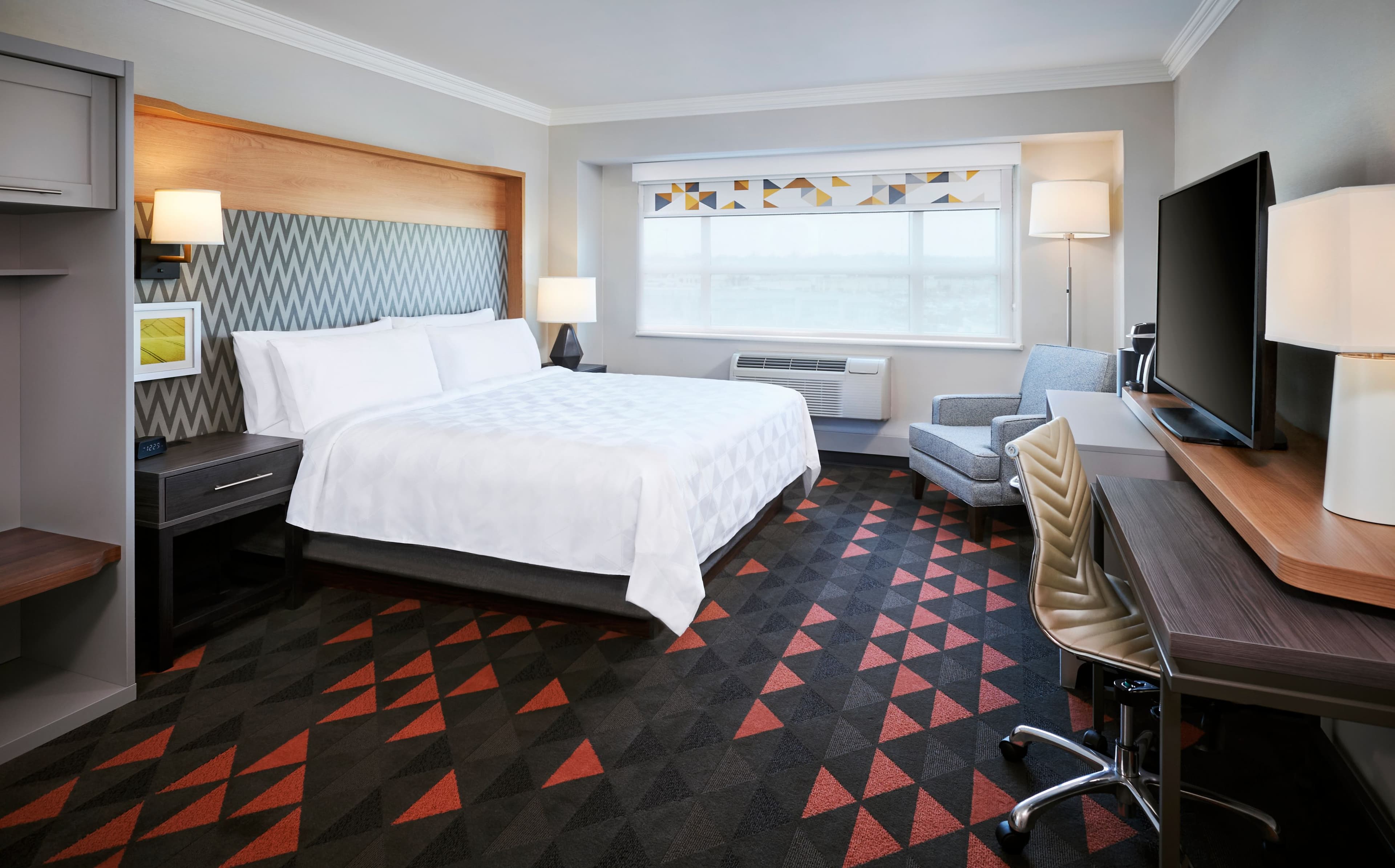Holiday Inn & Suites Oakville @ Bronte — 7