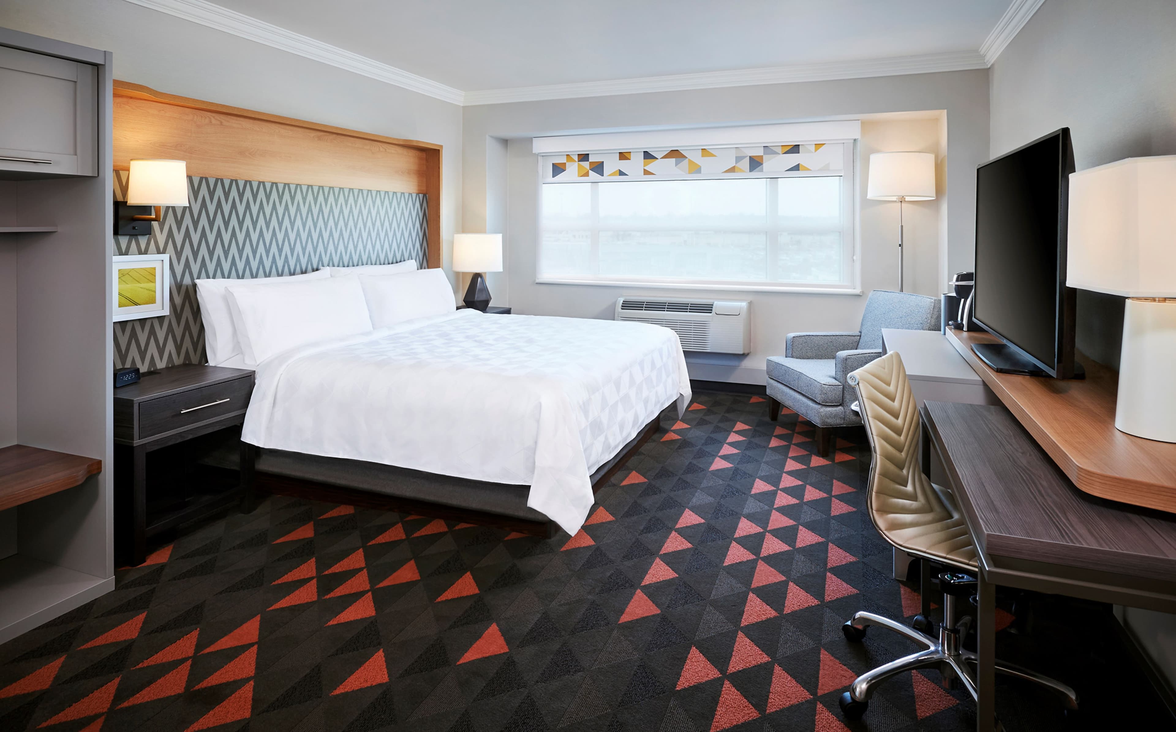Holiday Inn & Suites Oakville @ Bronte — 13