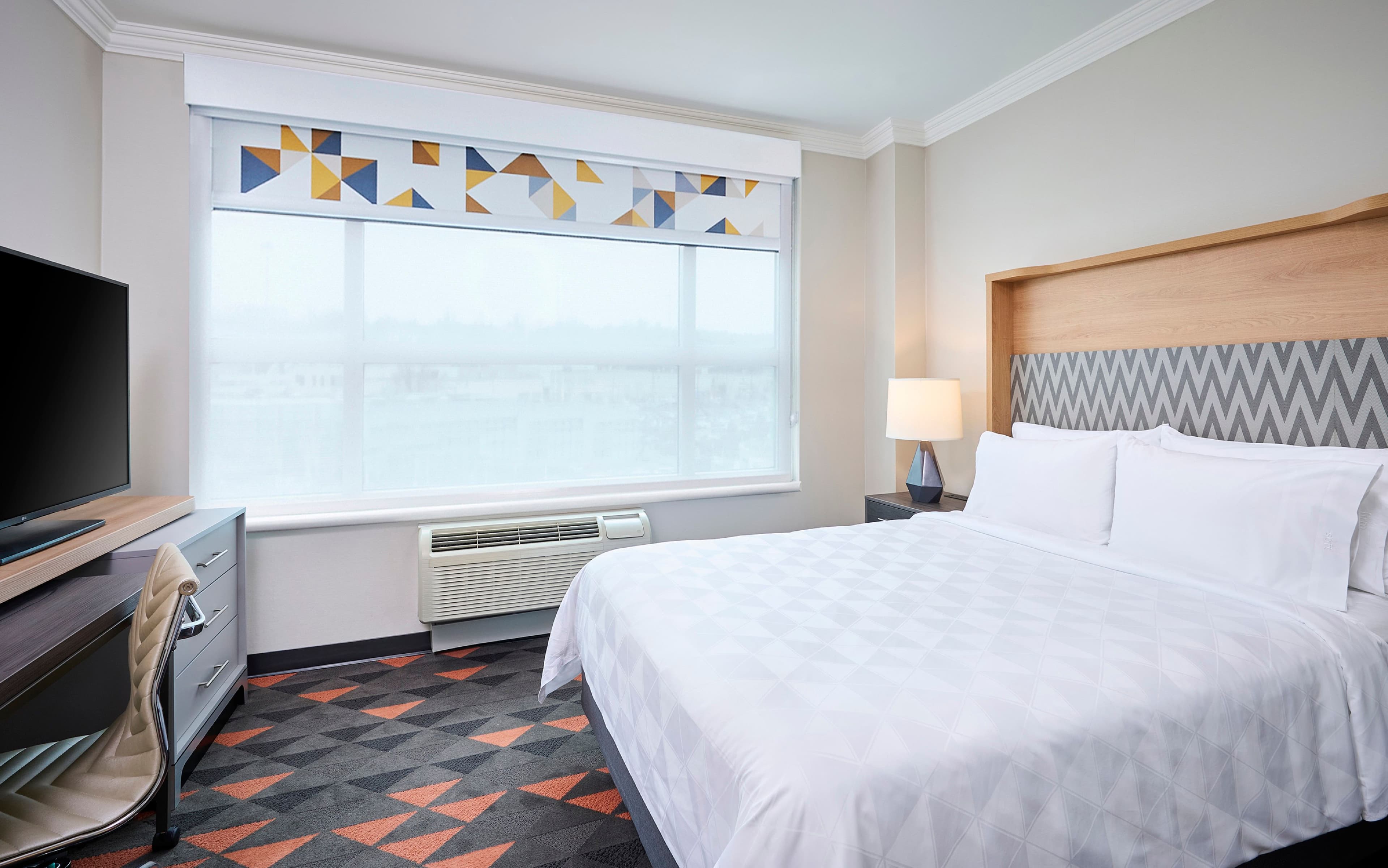 Holiday Inn & Suites Oakville @ Bronte — 10