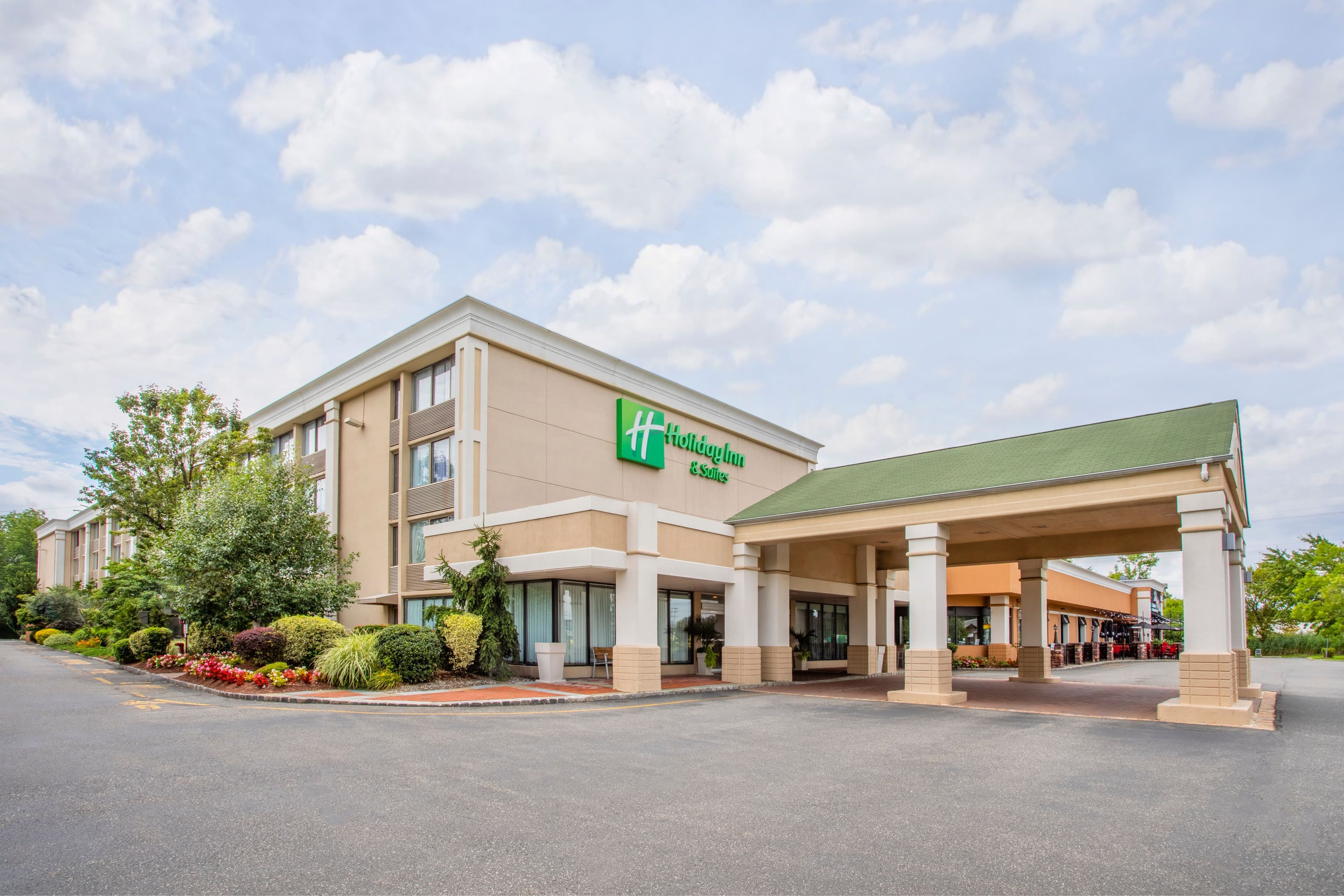 Holiday Inn & Suites Parsippany Fairfield - Image 1