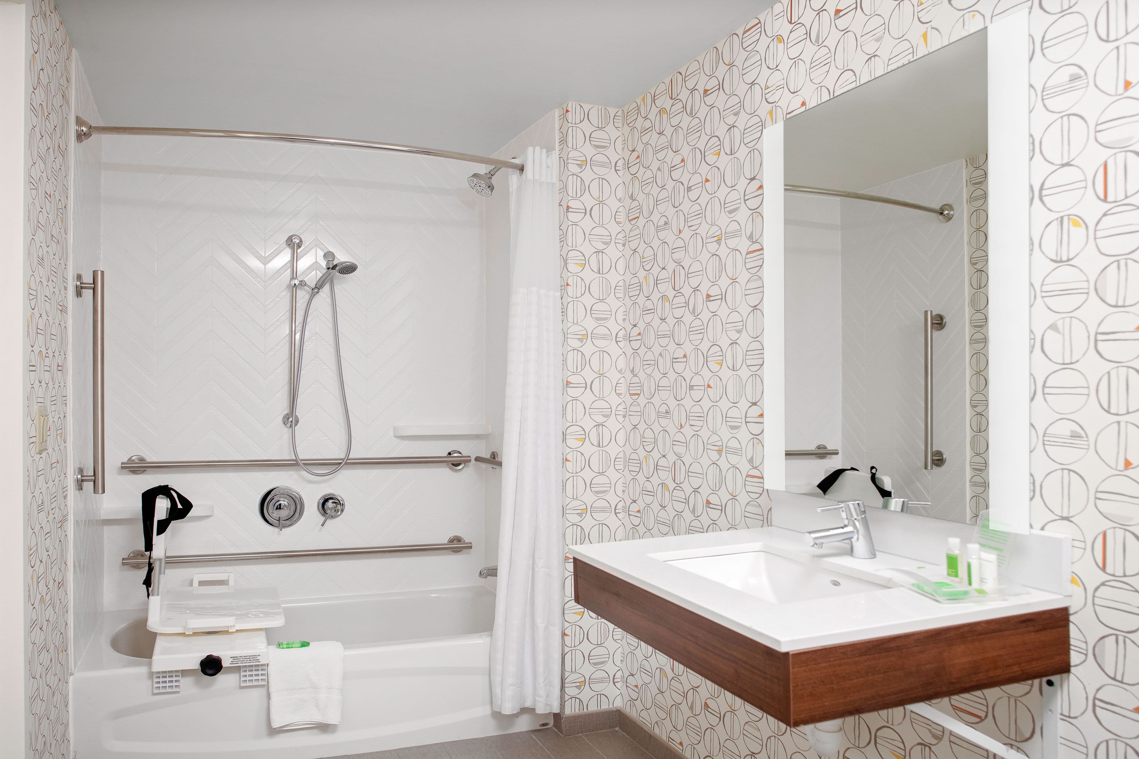 Holiday Inn & Suites Boston-Peabody — 32