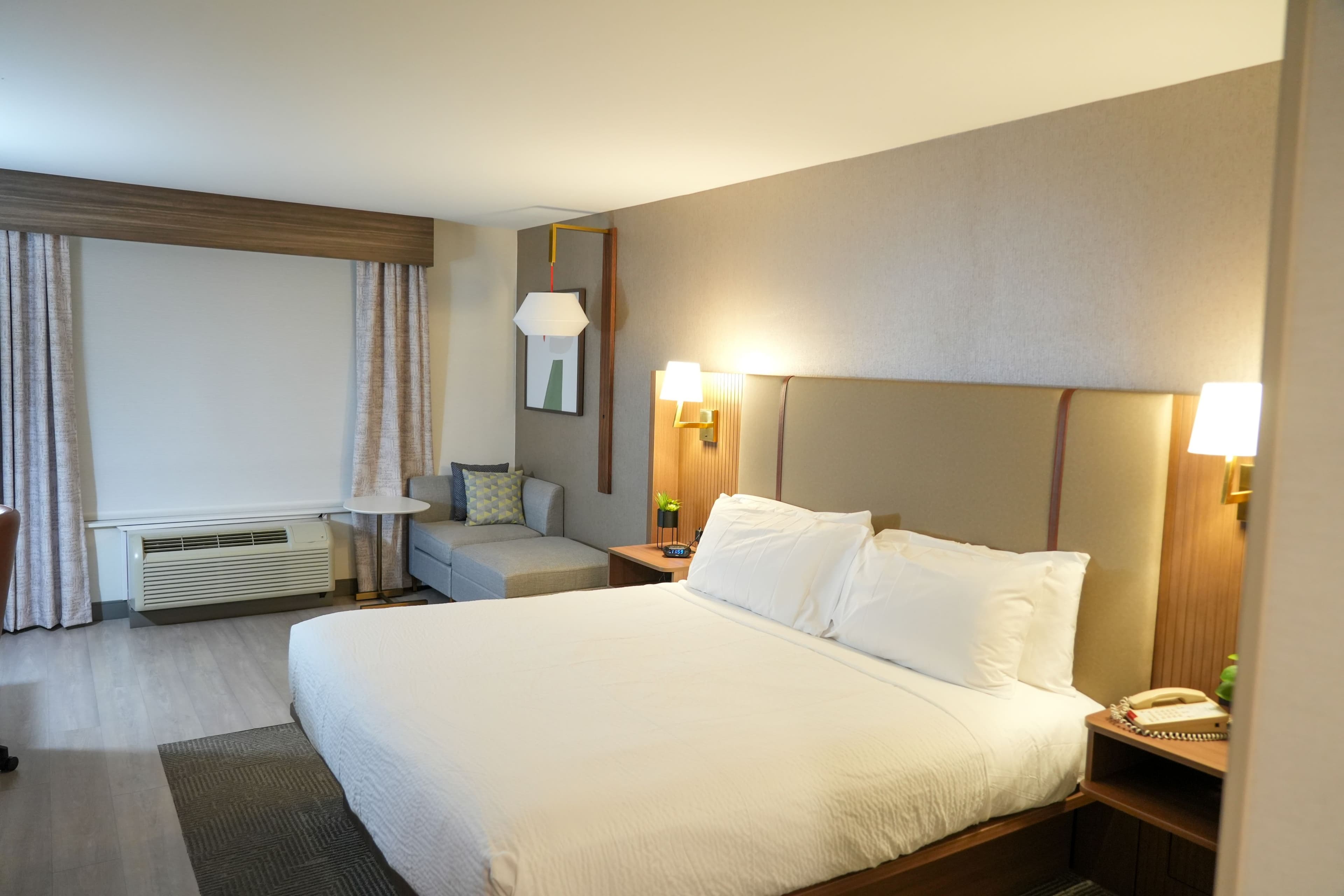 Holiday Inn & Suites Phoenix Airport — 17