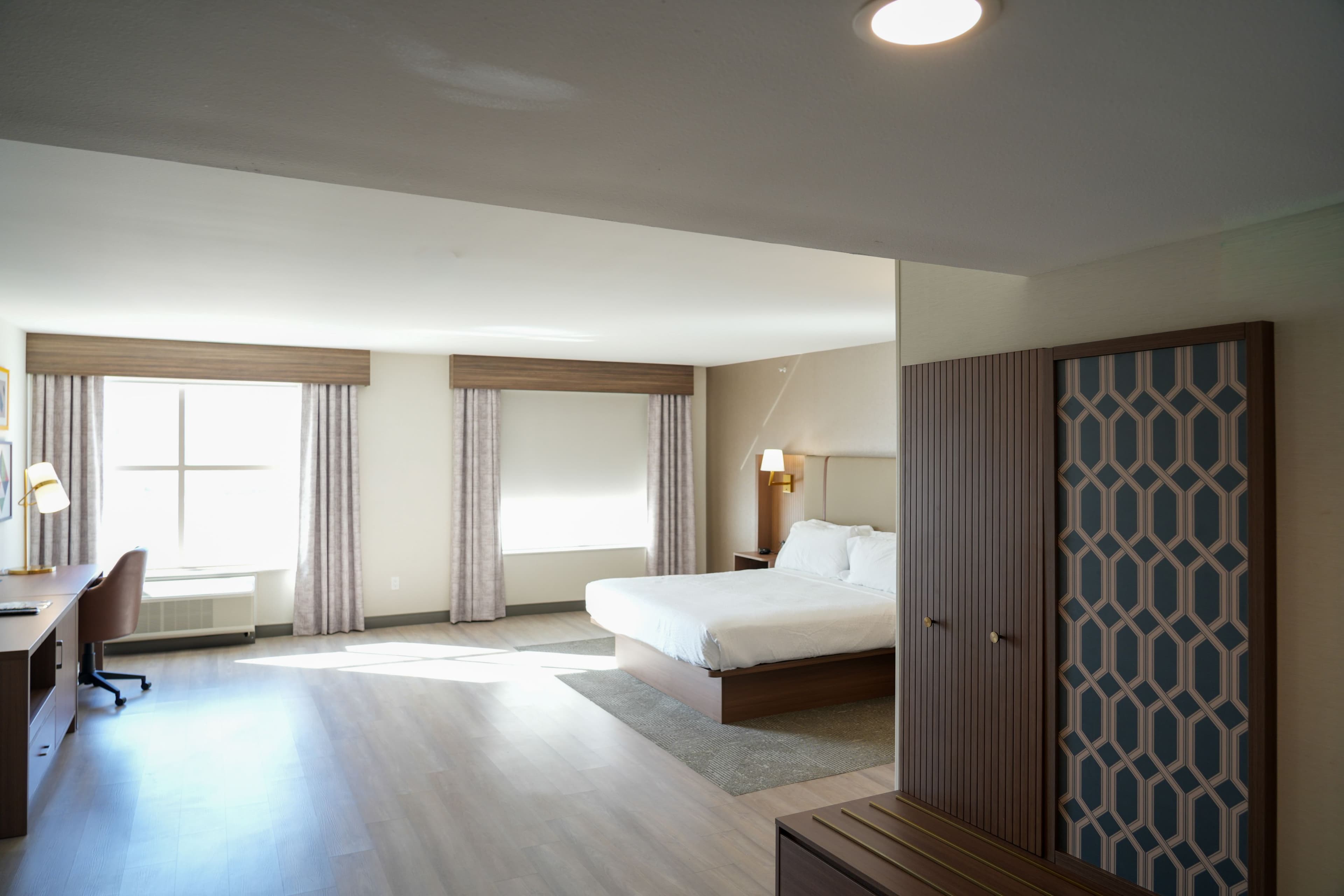 Holiday Inn & Suites Phoenix Airport — 46