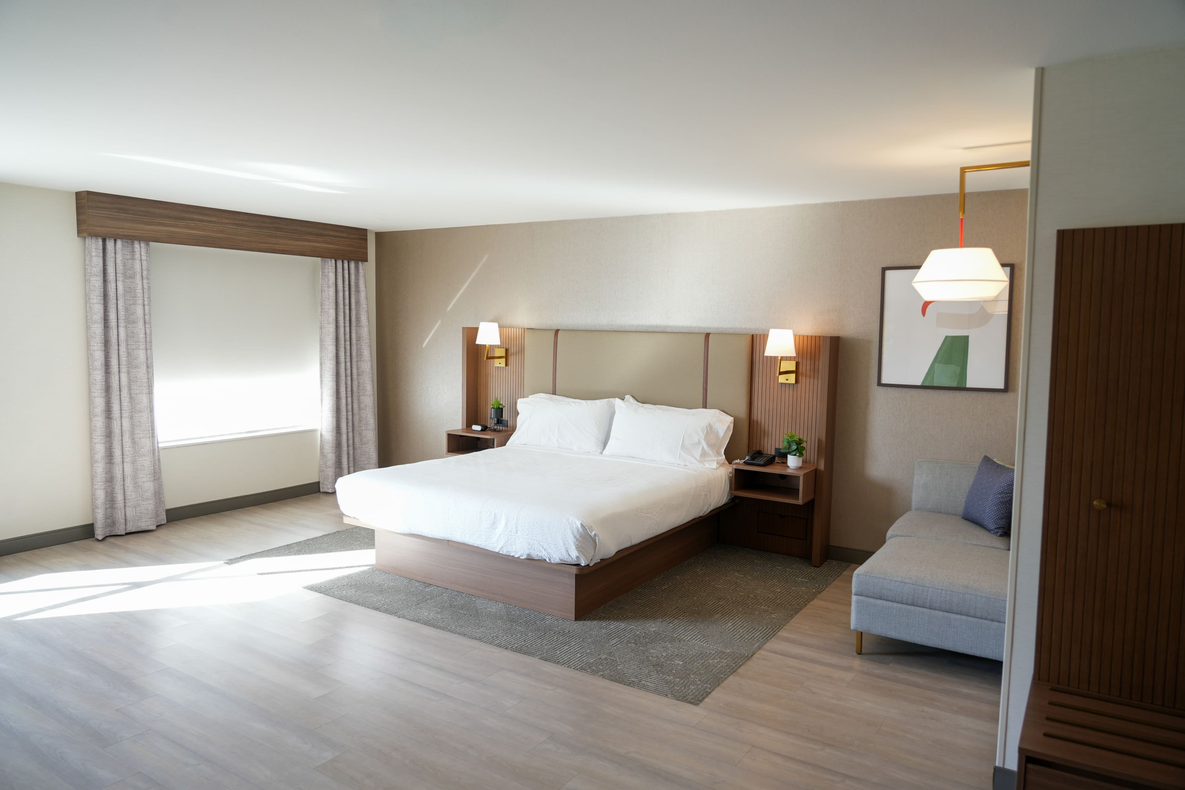 Holiday Inn & Suites Phoenix Airport — 35