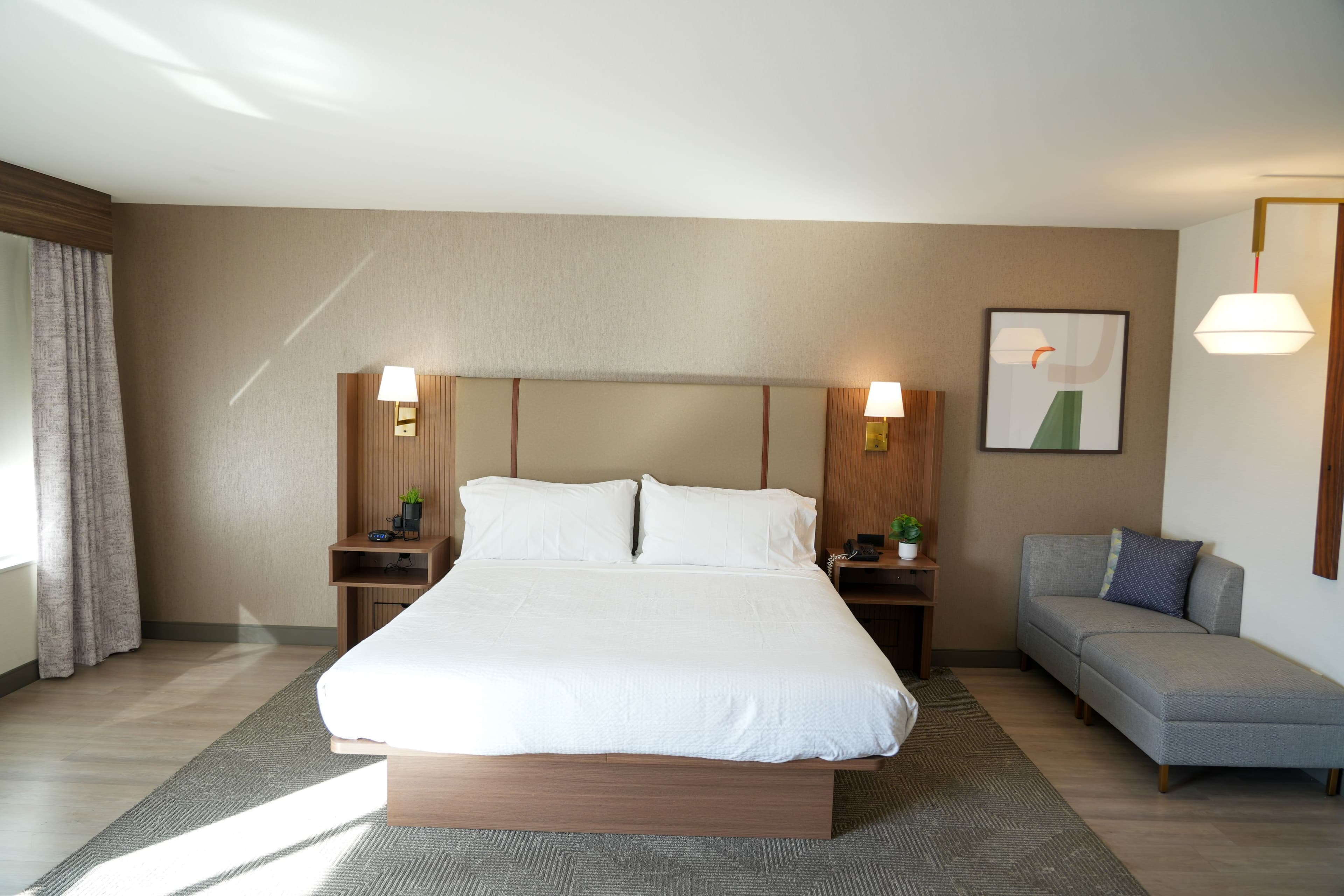 Holiday Inn & Suites Phoenix Airport — 13