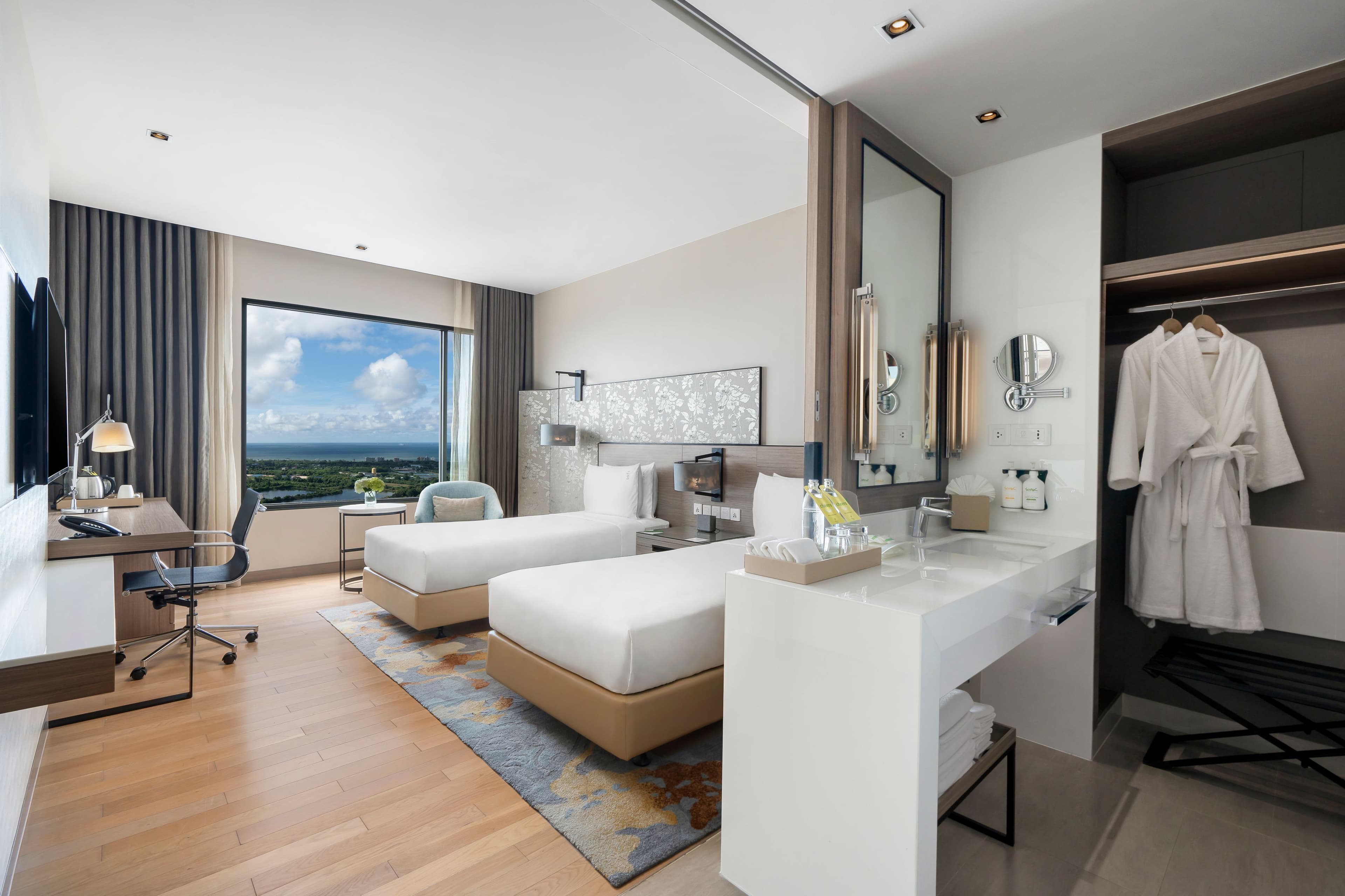 Holiday Inn & Suites Rayong City Centre — 12