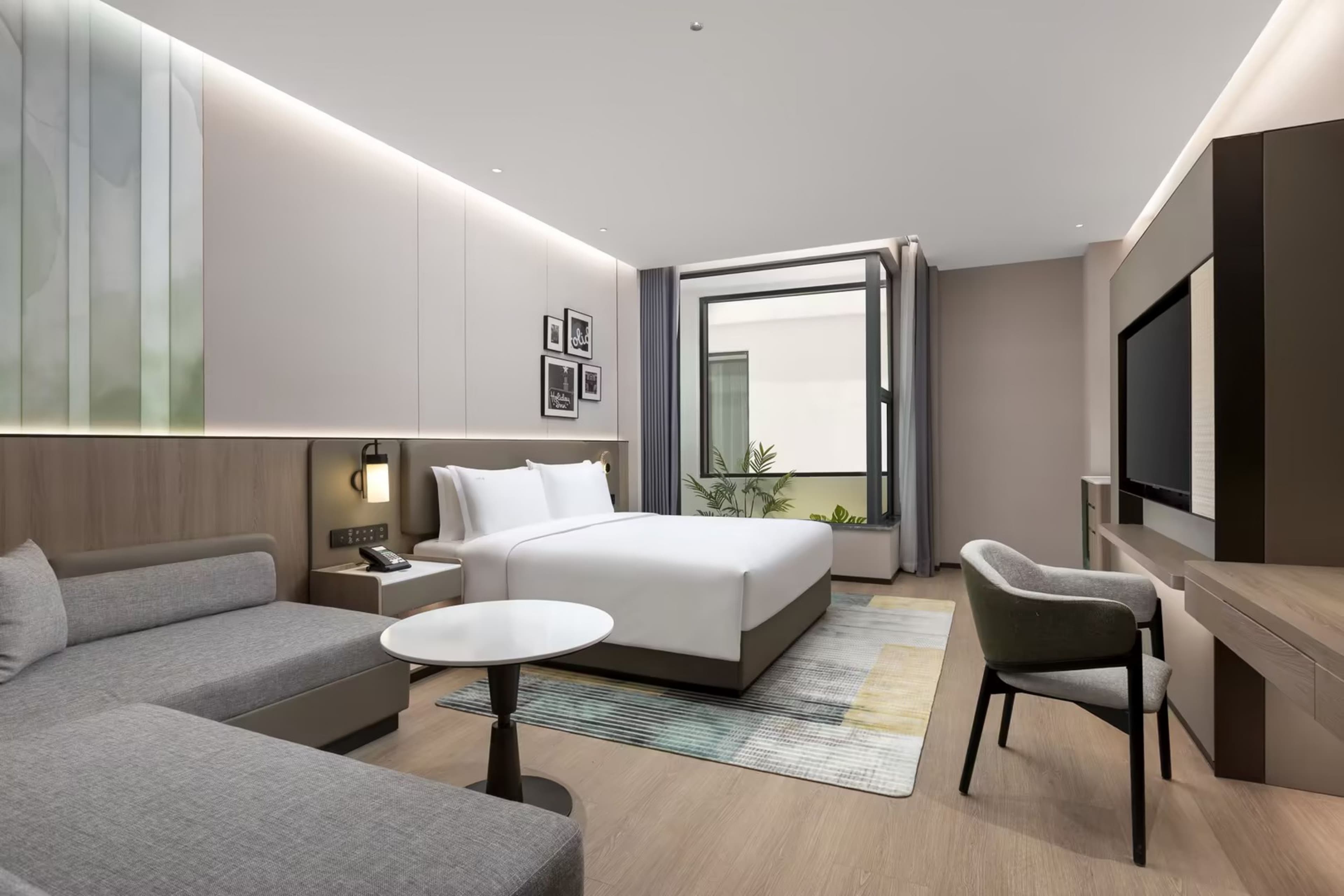Holiday Inn & Suites Shanghai Changfeng — 6
