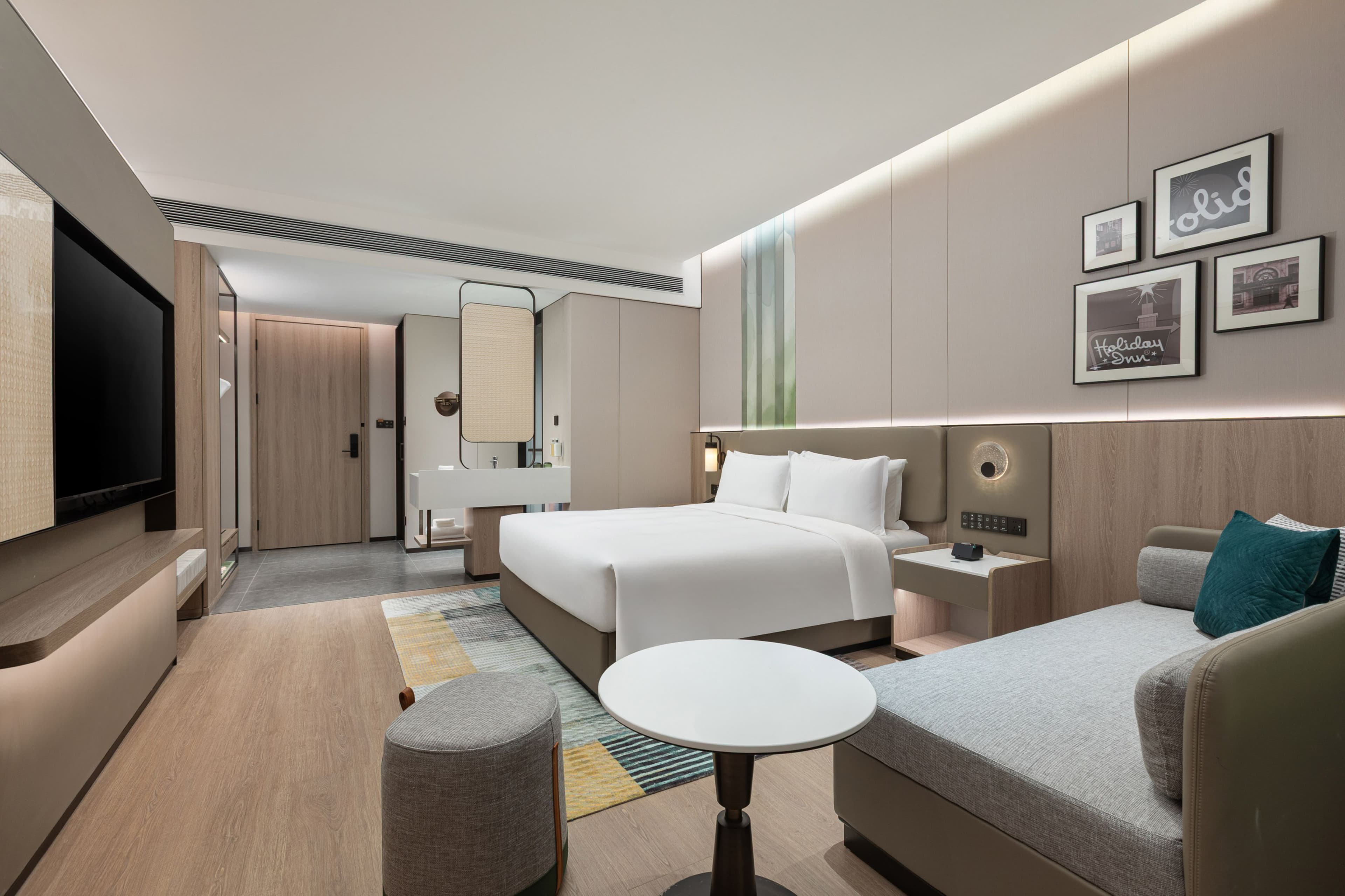 Holiday Inn & Suites Shanghai Changfeng — 7