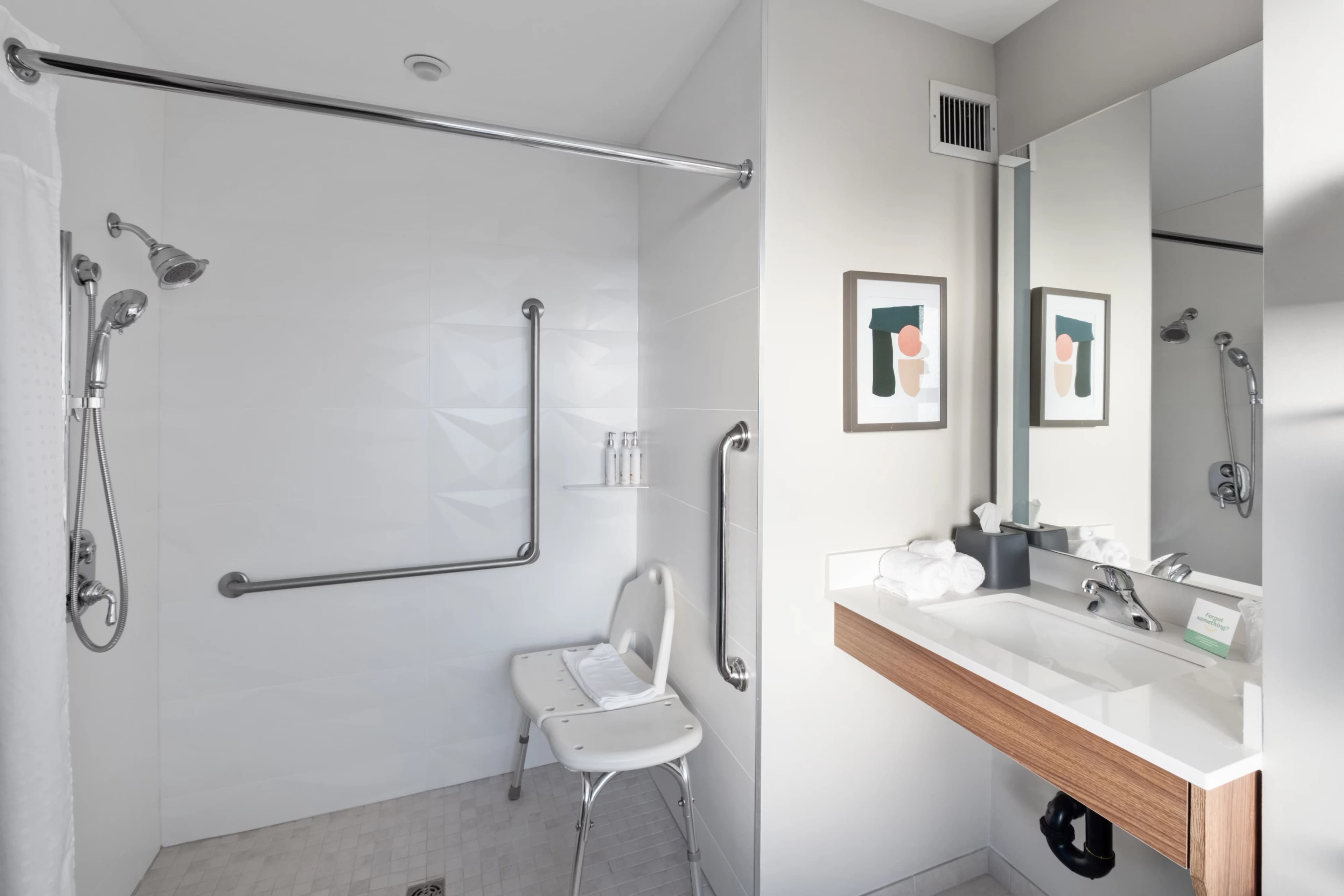Holiday Inn & Suites Surrey East - Cloverdale — 15