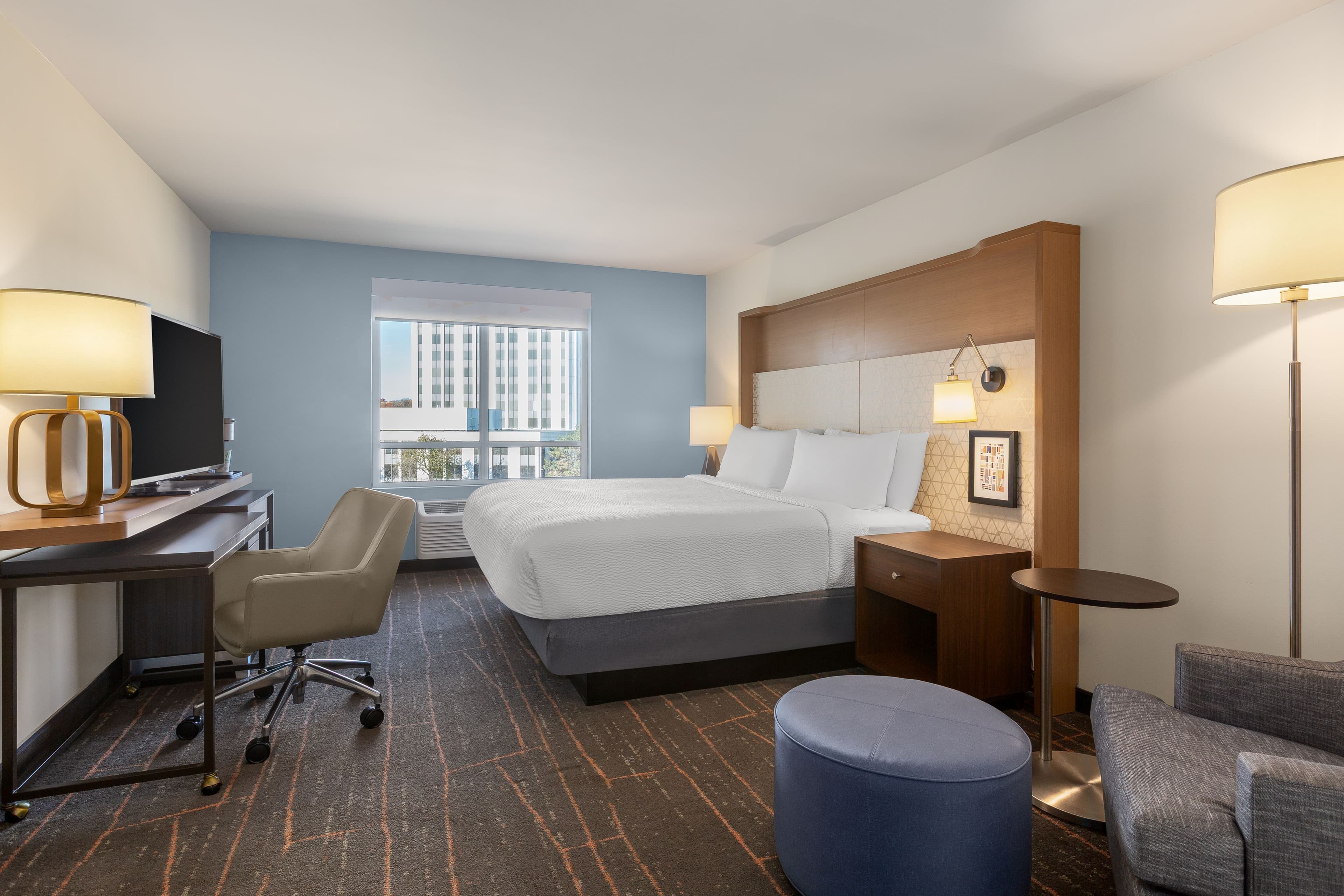 Holiday Inn & Suites Detroit - Troy — 6