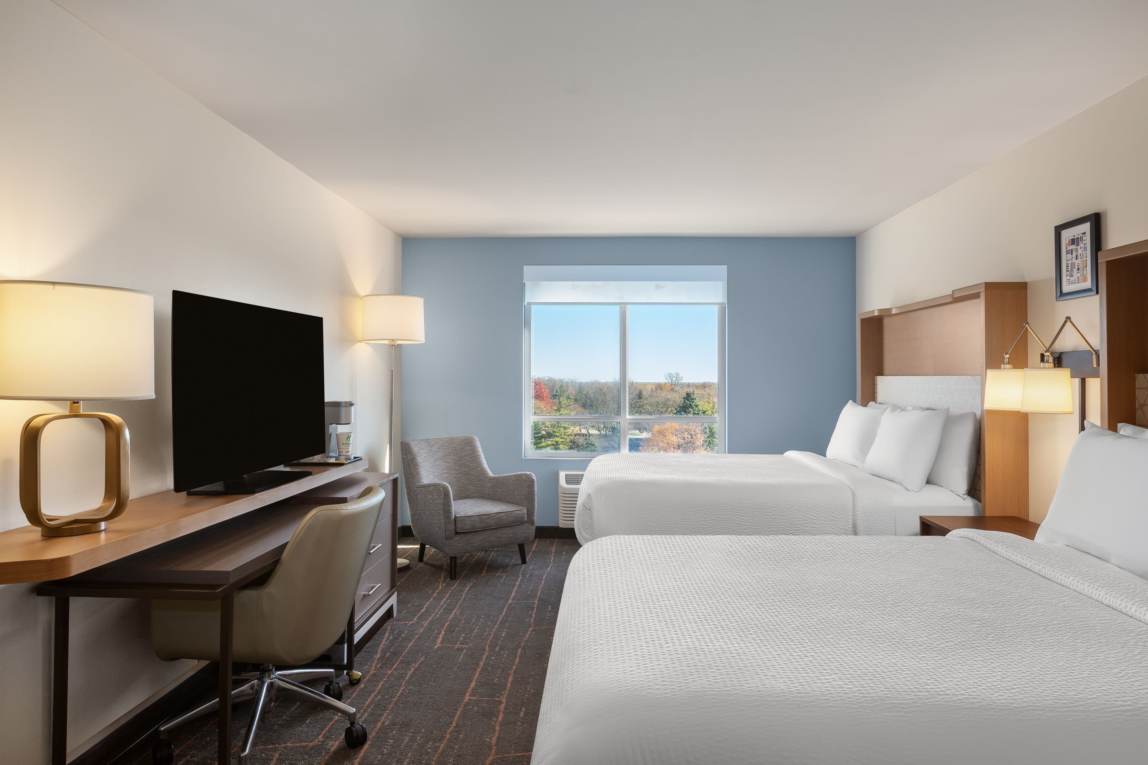 Holiday Inn & Suites Detroit - Troy — 4