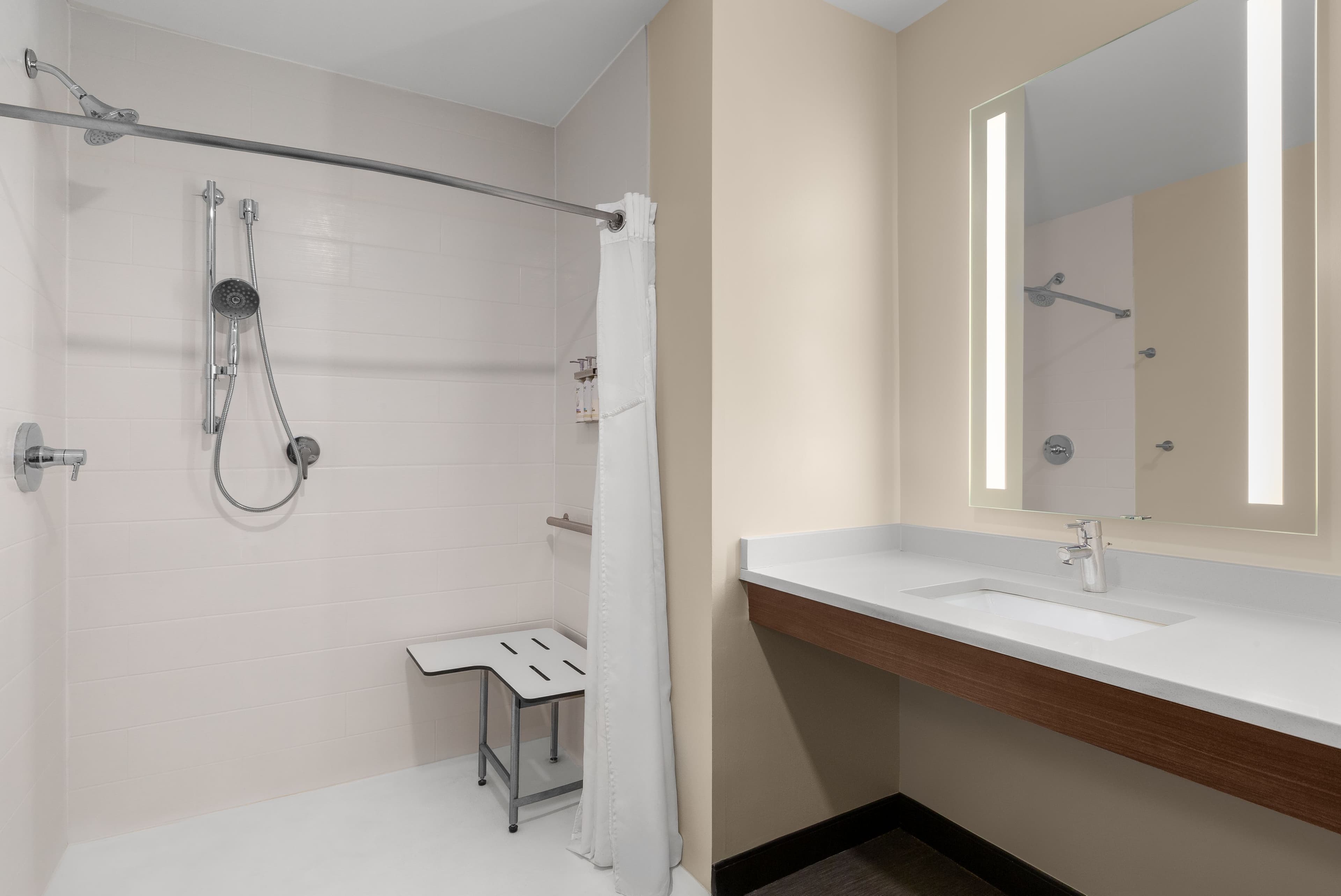 Holiday Inn & Suites Detroit - Troy — 28