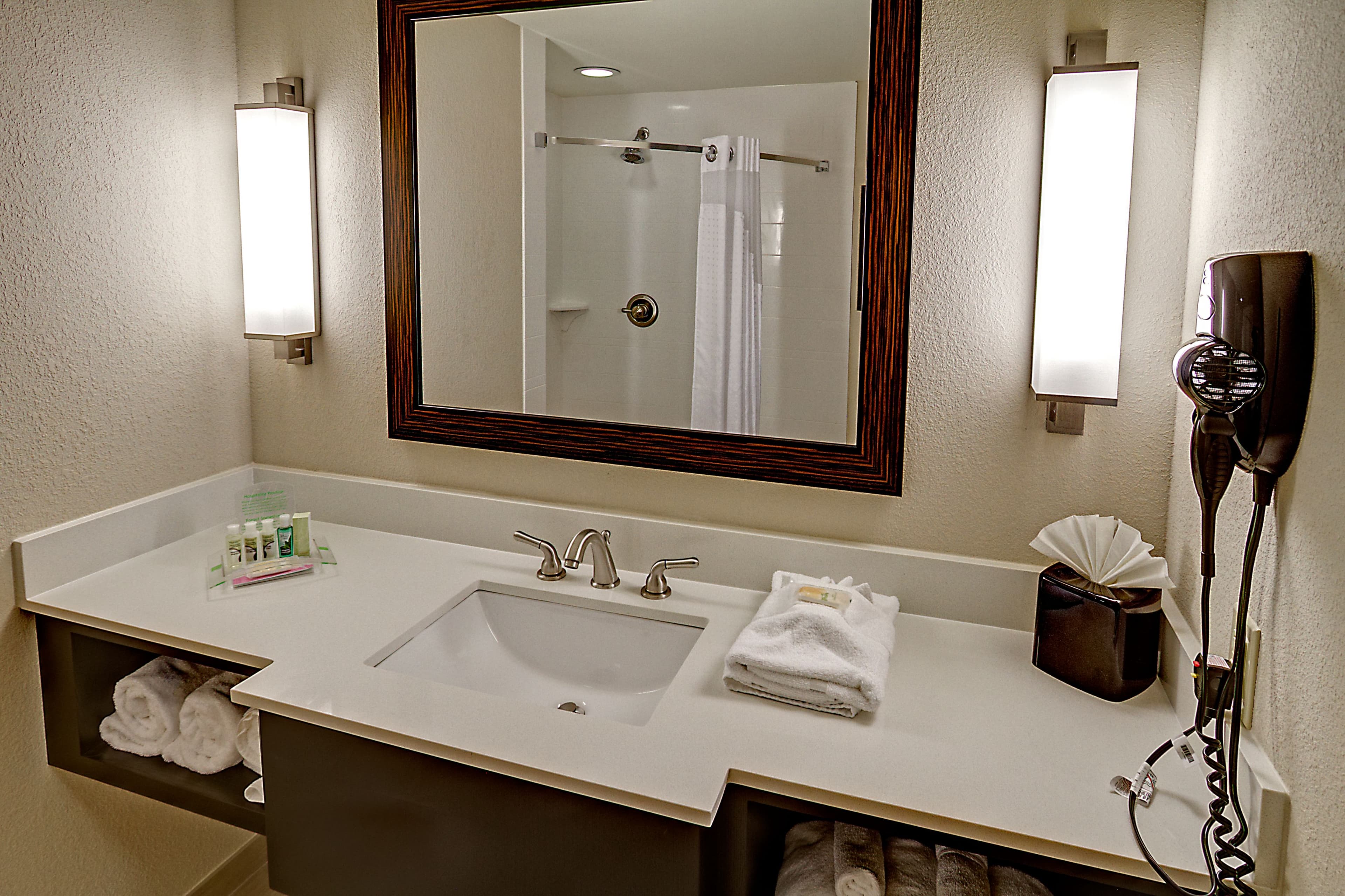 Holiday Inn & Suites Tupelo North — 21