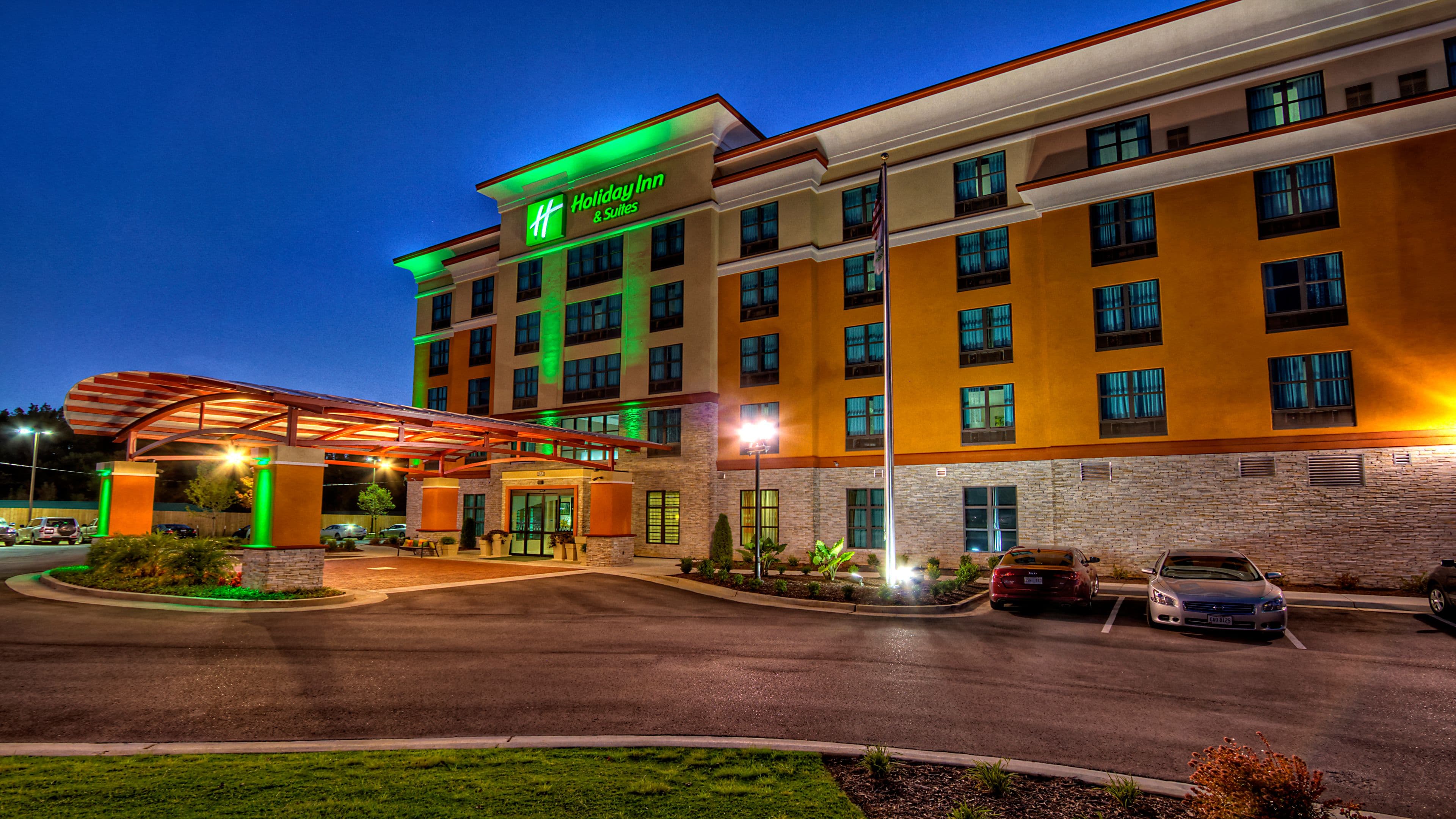 Holiday Inn & Suites Tupelo North - Image 1