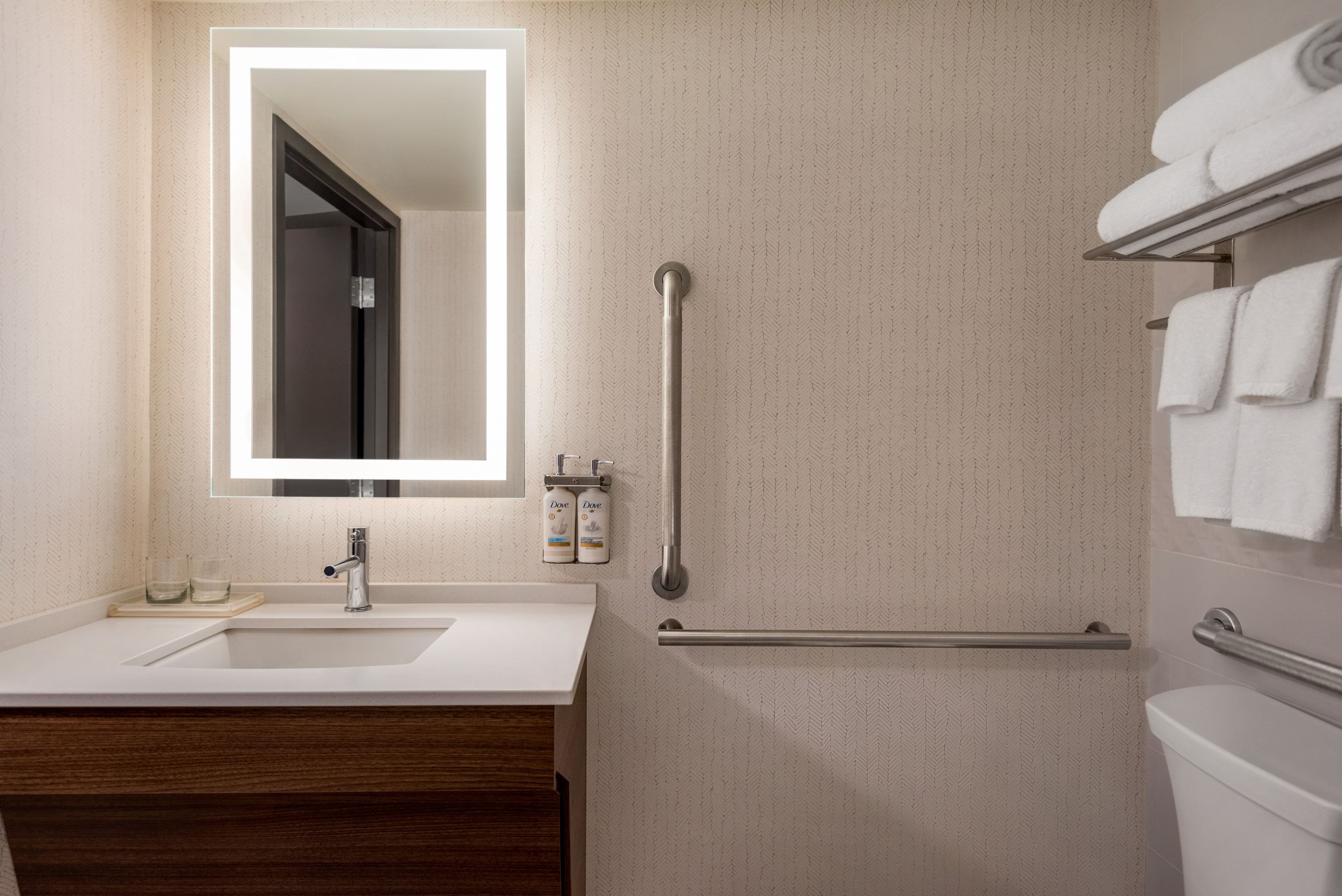 Holiday Inn & Suites Vancouver Downtown — 47