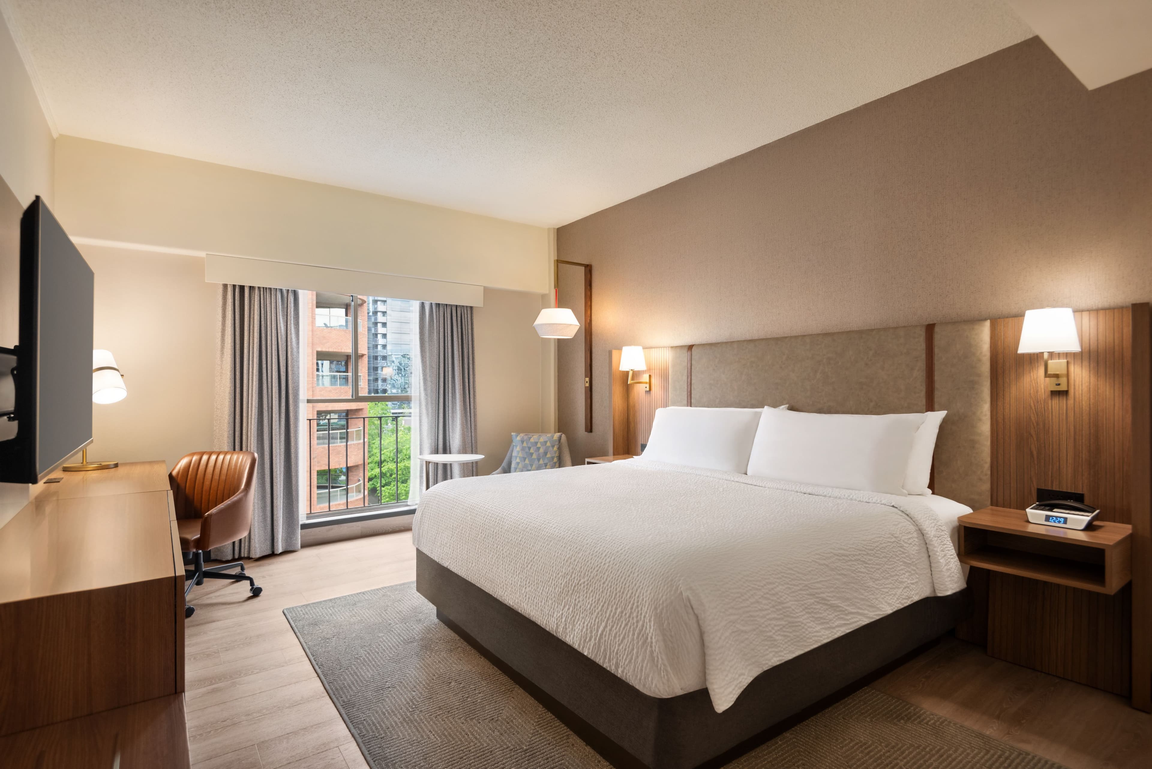 Holiday Inn & Suites Vancouver Downtown — 26