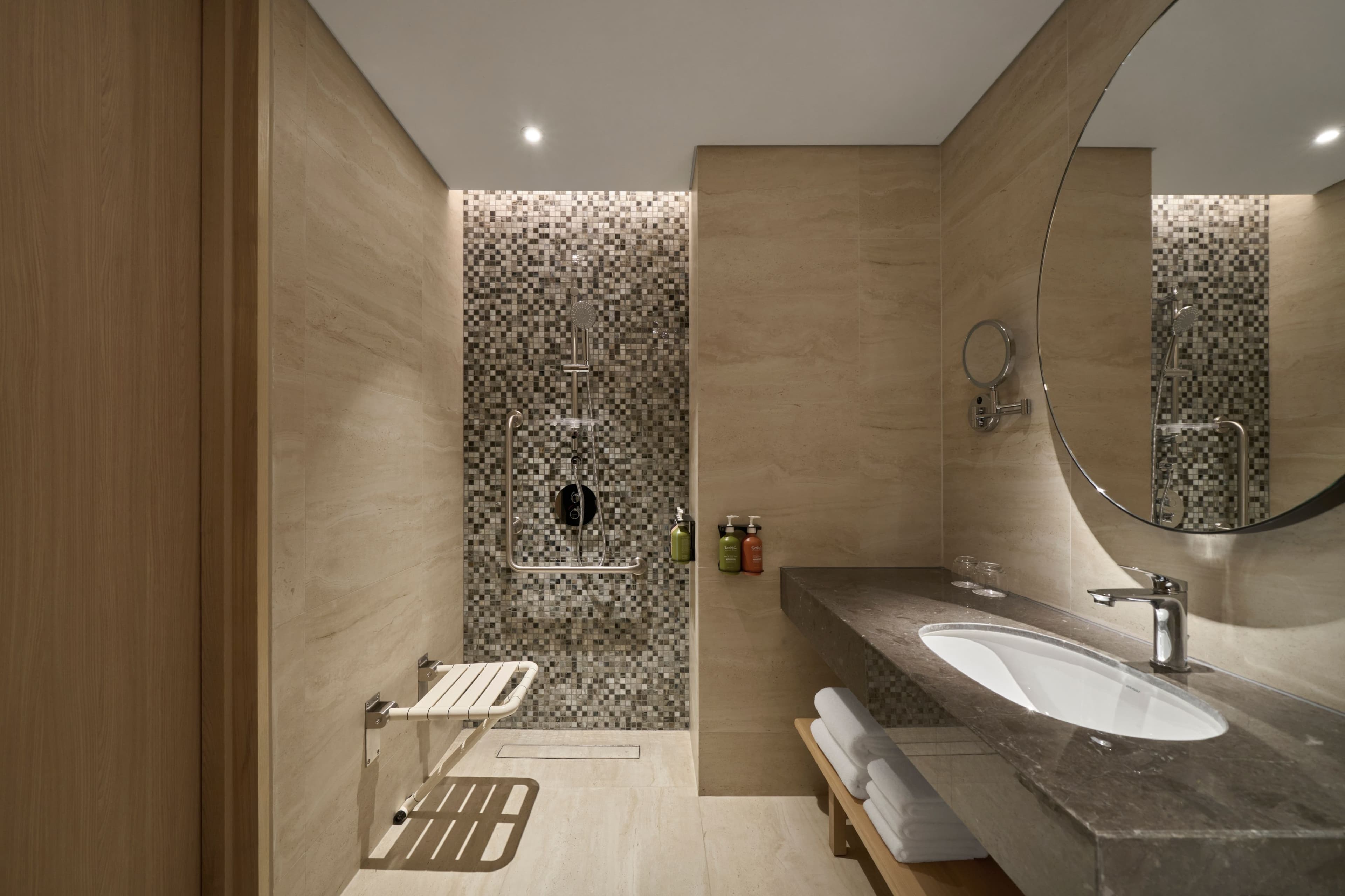 Holiday Inn & Suites Vientiane — 6