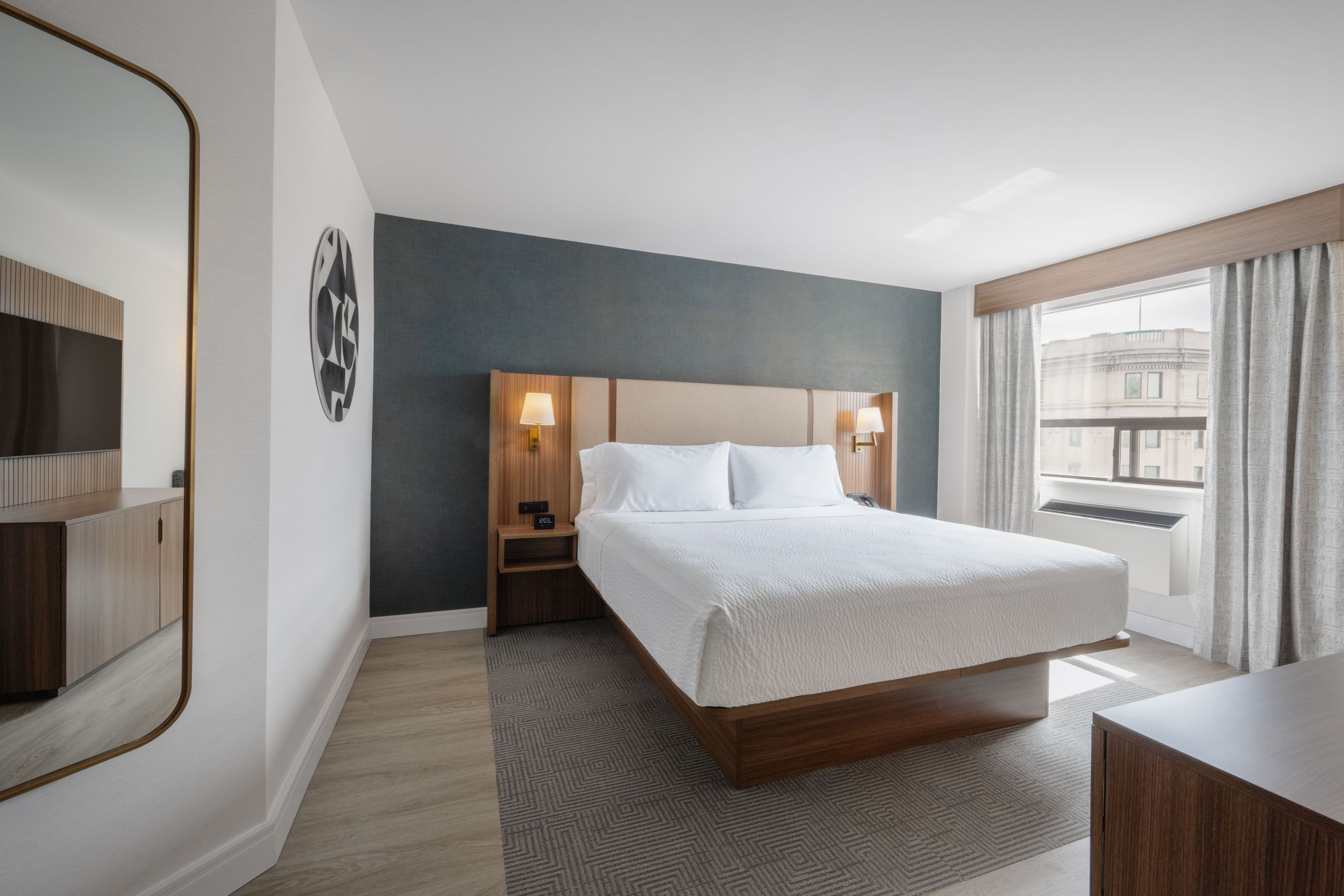 Holiday Inn & Suites Winnipeg-Downtown — 9