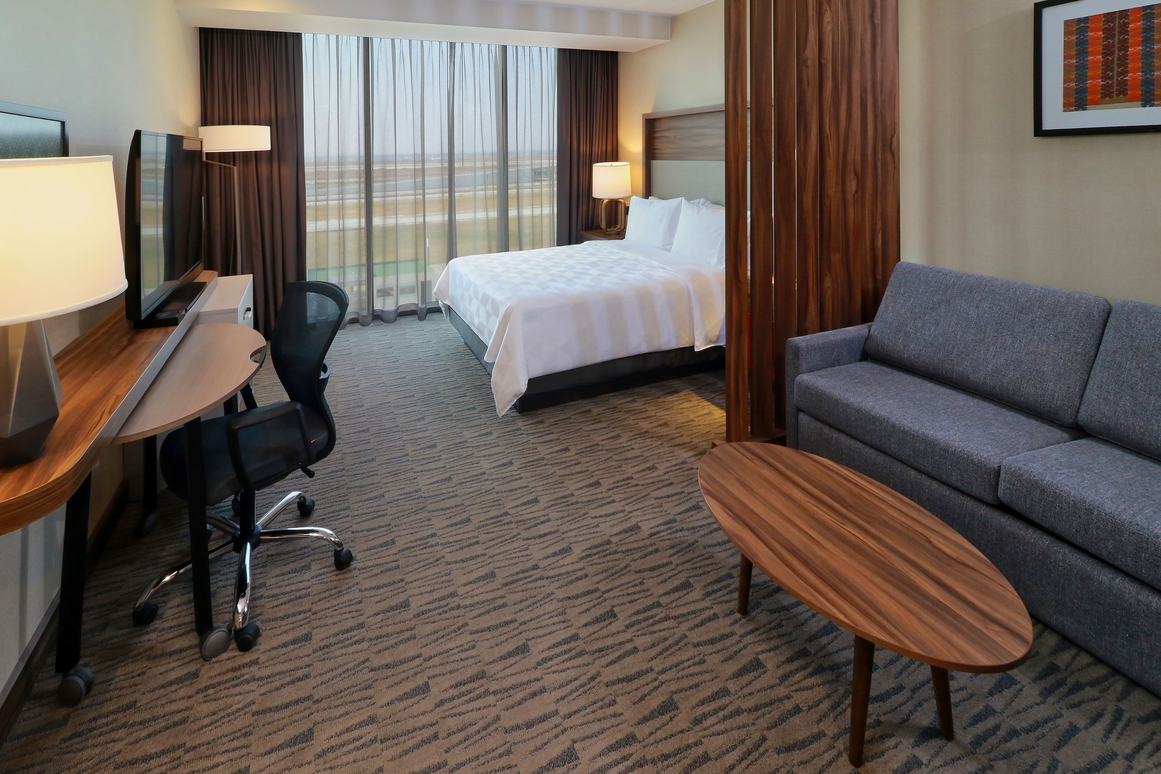 Holiday Inn & Suites Mexico Felipe Angeles Airport — 7