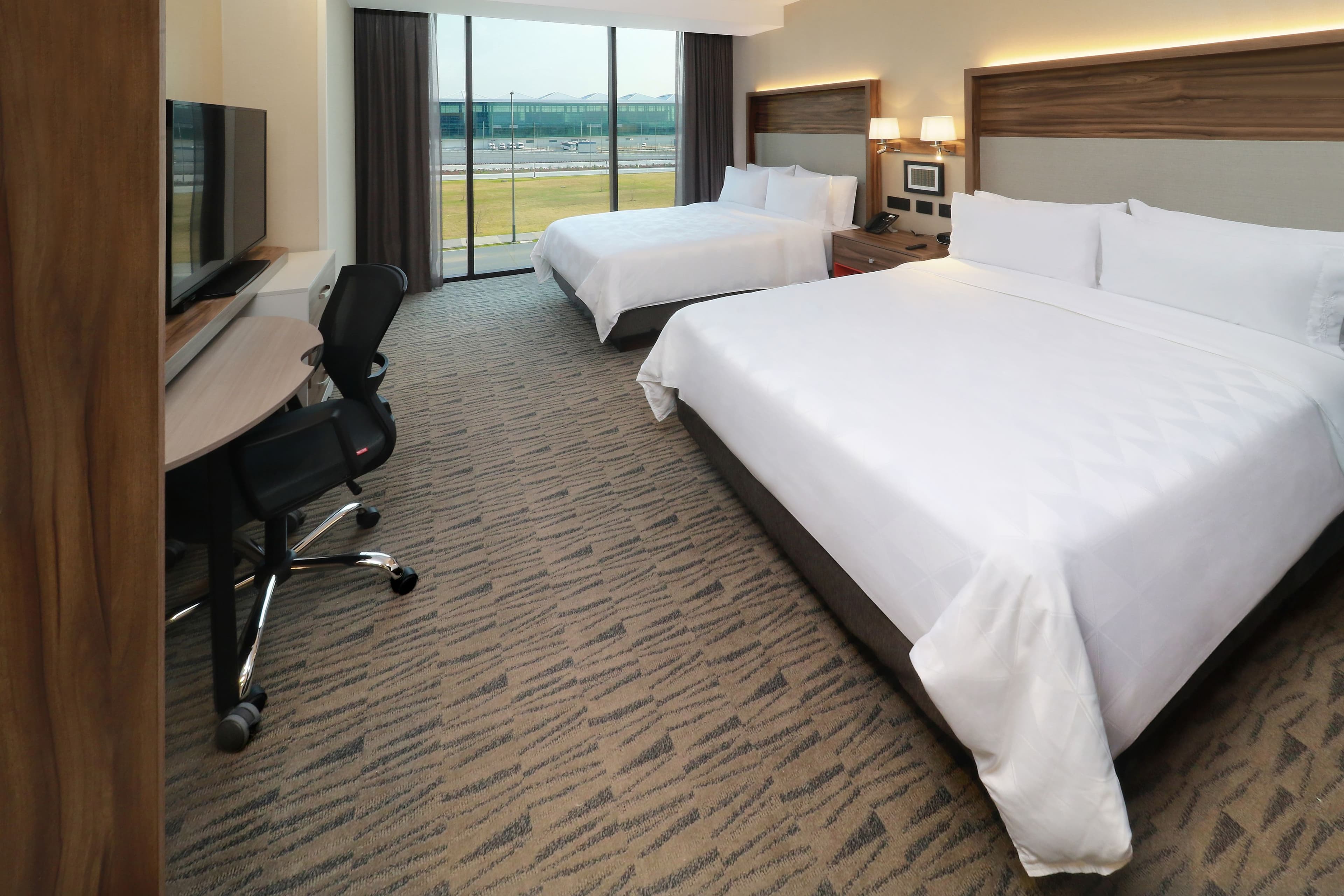 Holiday Inn & Suites Mexico Felipe Angeles Airport — 8