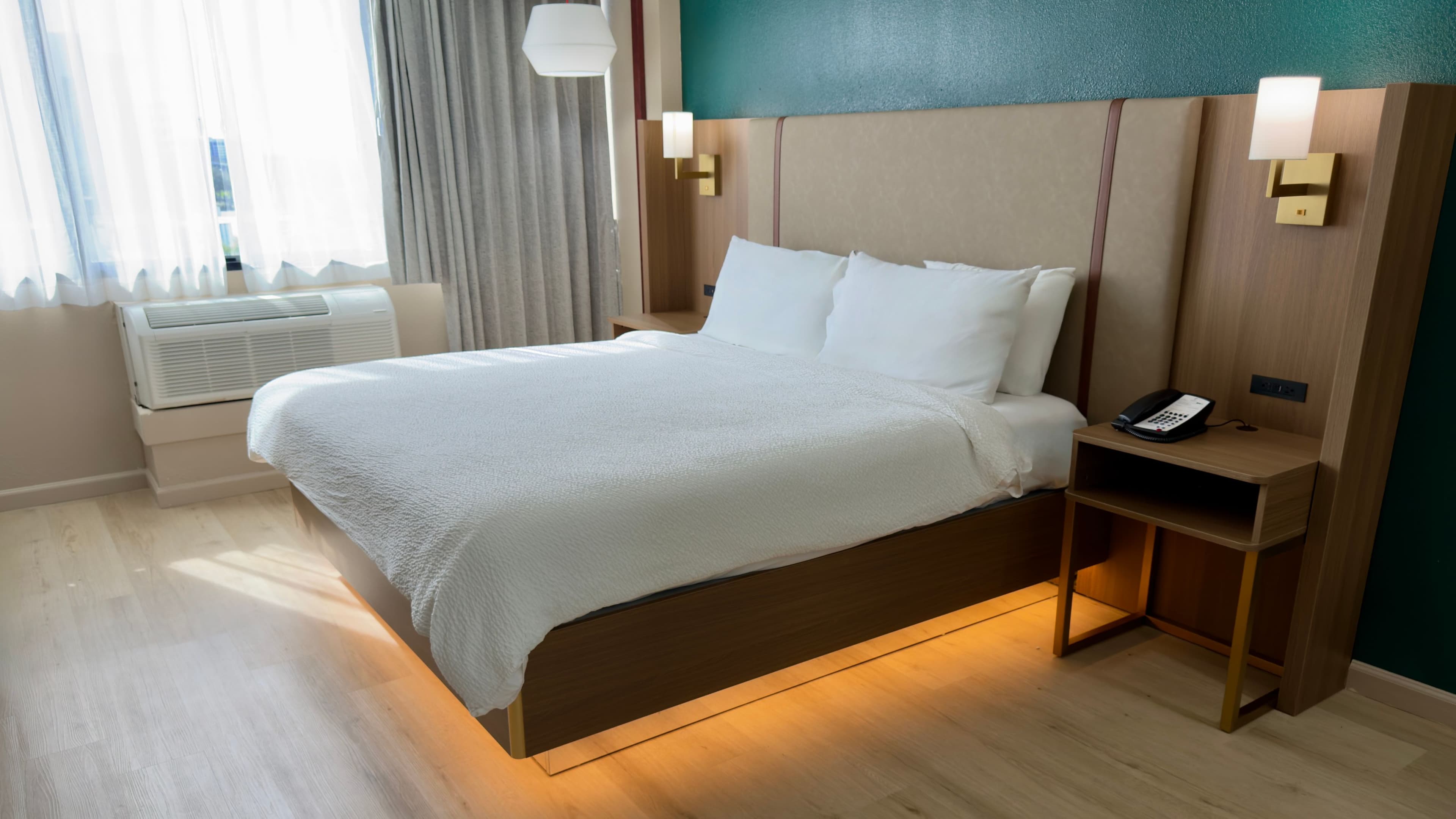 Holiday Inn Houston S - NRG Area - Med Ctr - Image 4