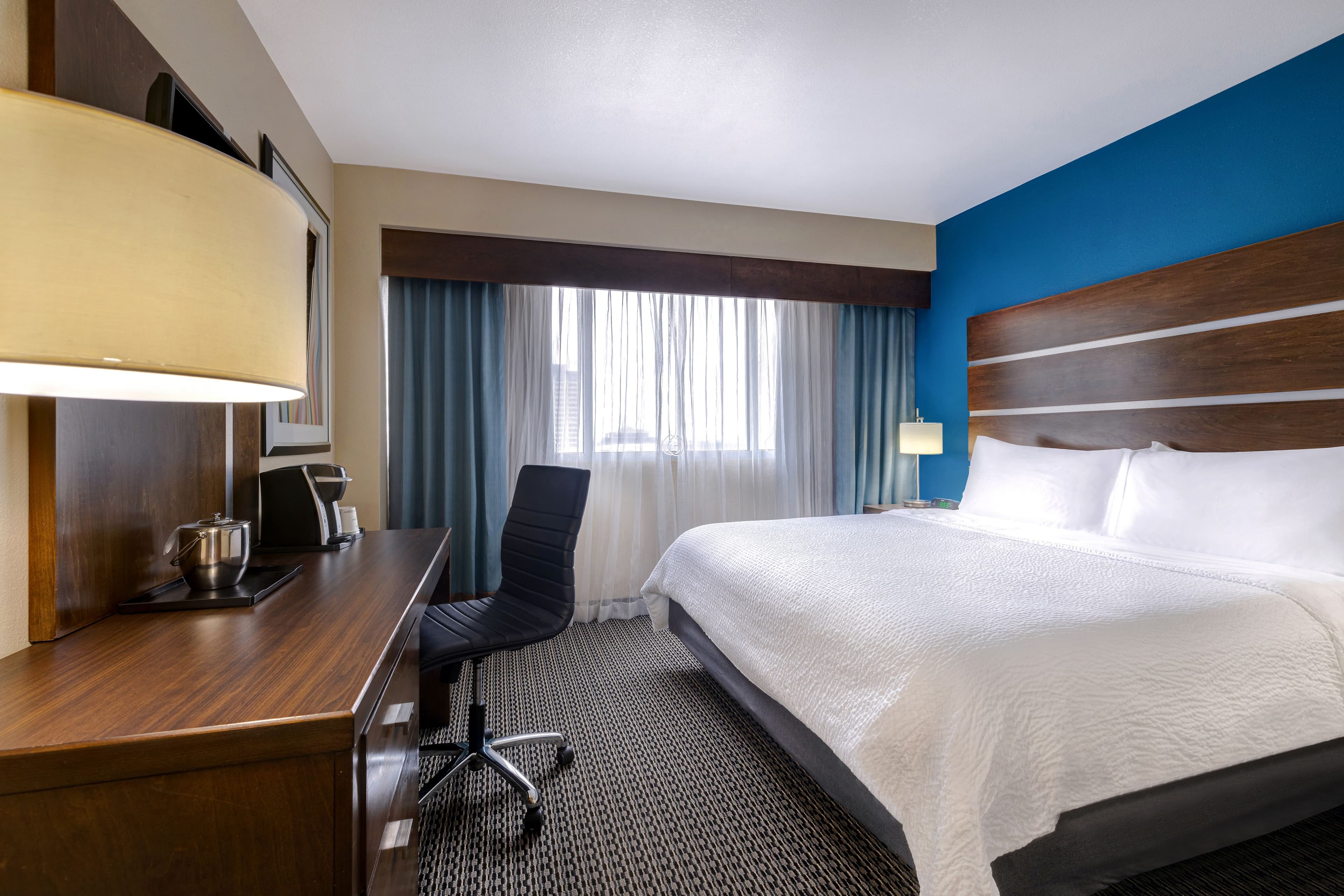 Holiday Inn Houston Downtown - Image 4